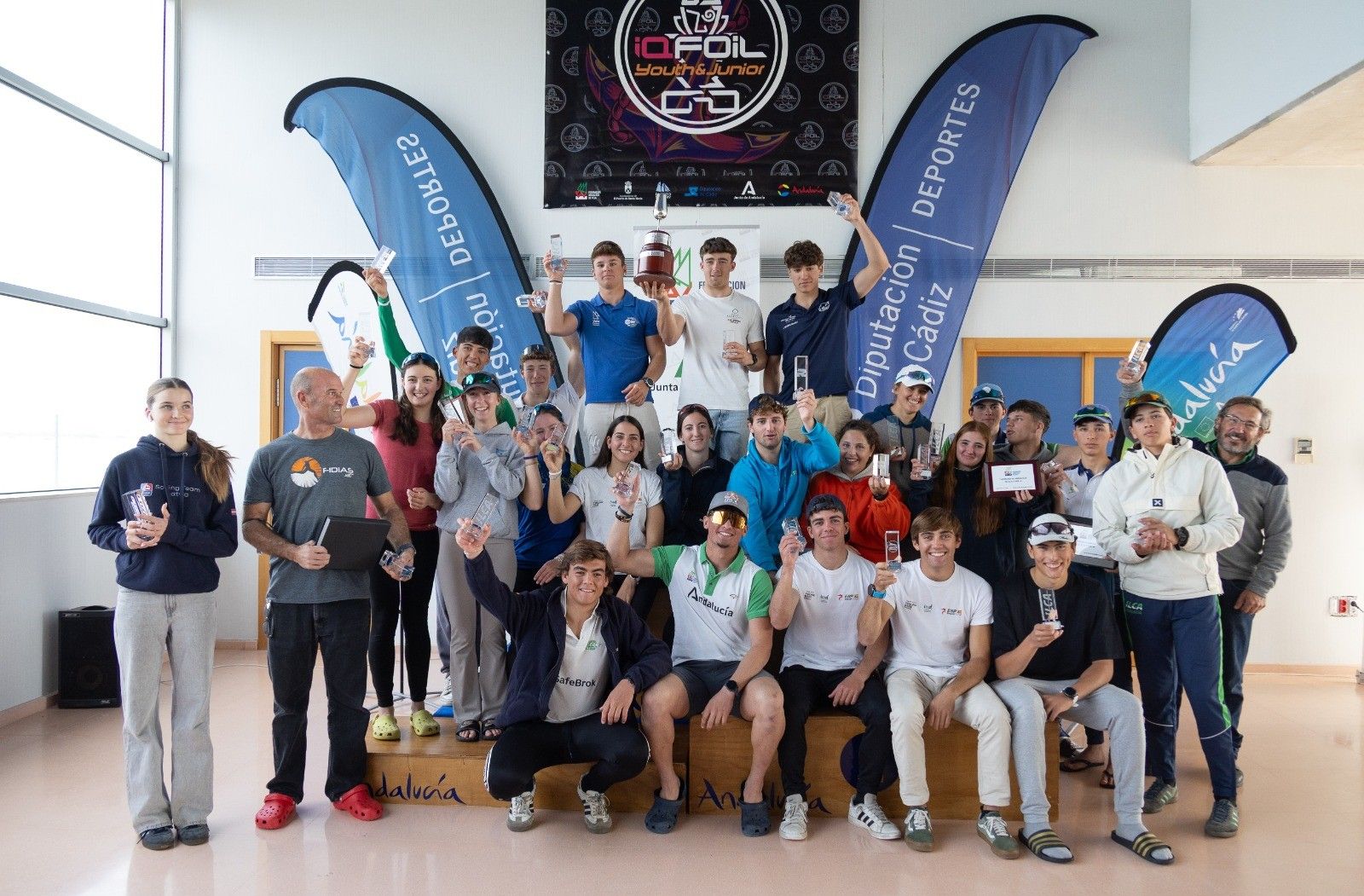 Foto de familia de los ganadores.