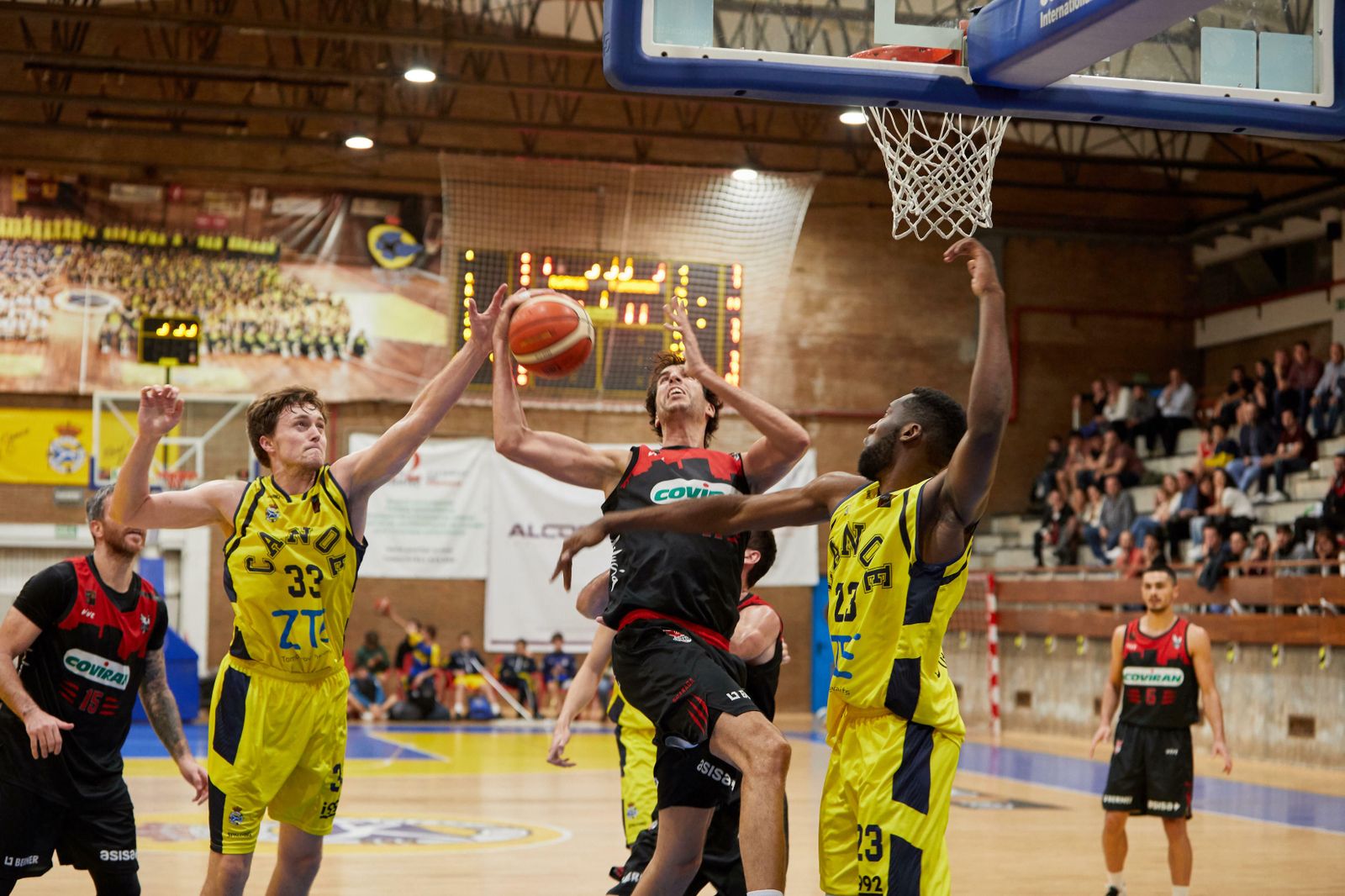 El Covirán únicamente ha vencido un encuentro lejos de Granada esta temporada, fue ante Canoe.