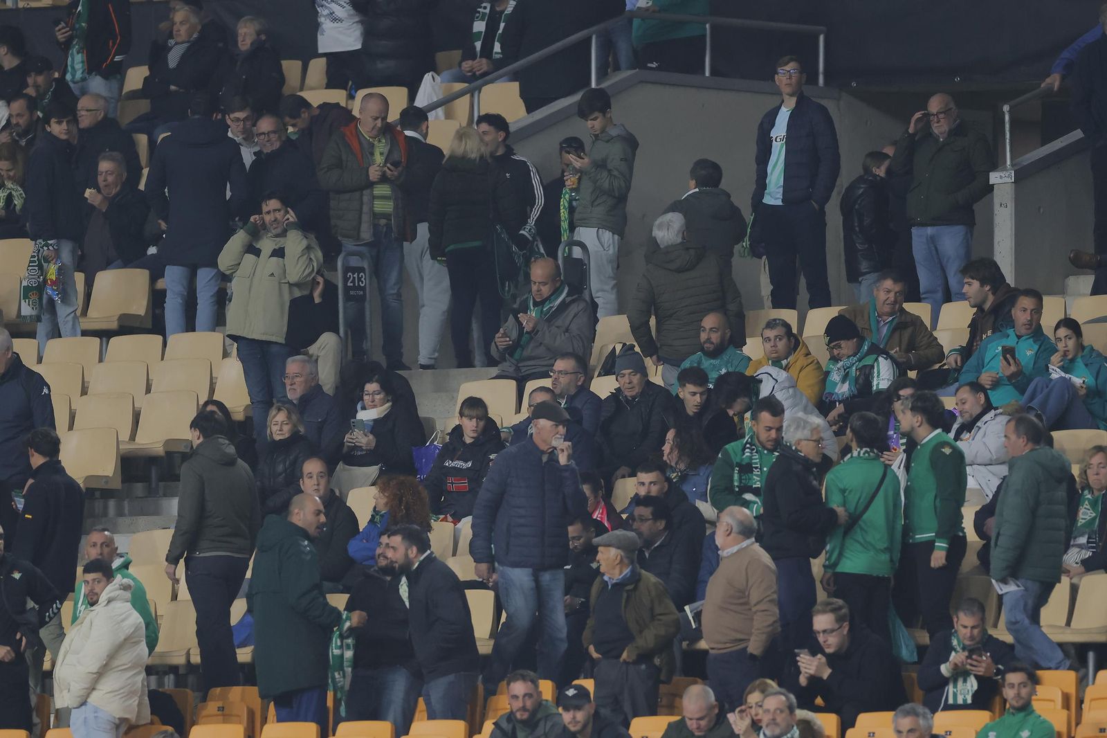 Búscate en las fotos del Betis - Utrecht