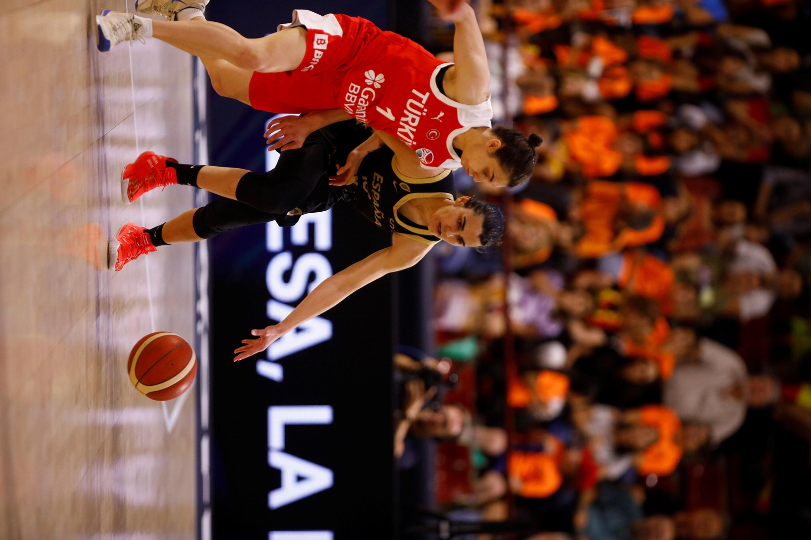 Las mejores fotos del triunfo de la selección española femenina de baloncesto sobre Turquía en Córdoba