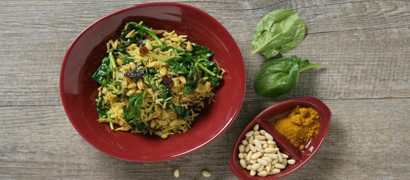Receta de arroz con pasas y piñones.