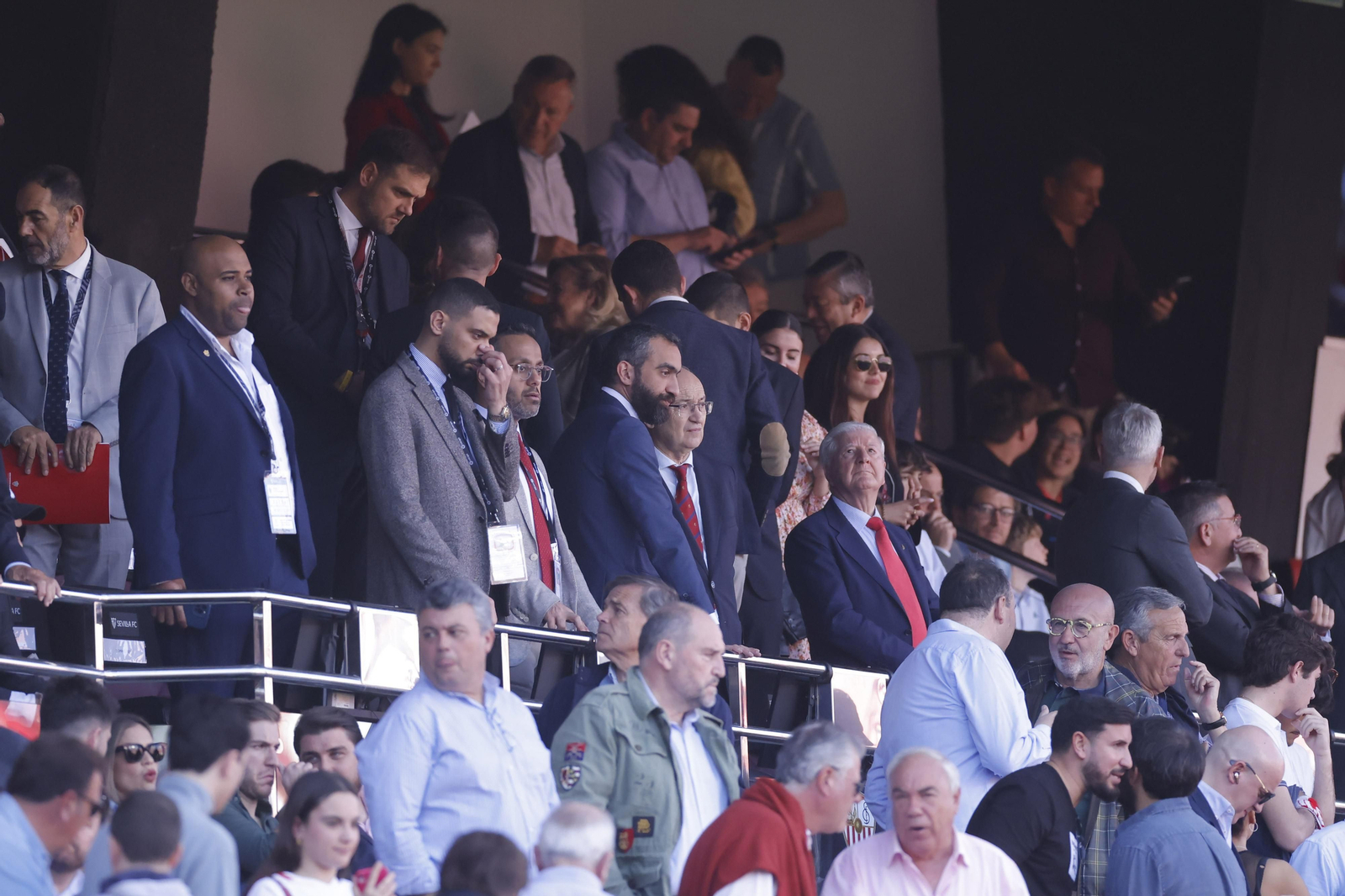 Búscate en las fotos del Sevilla-Almería