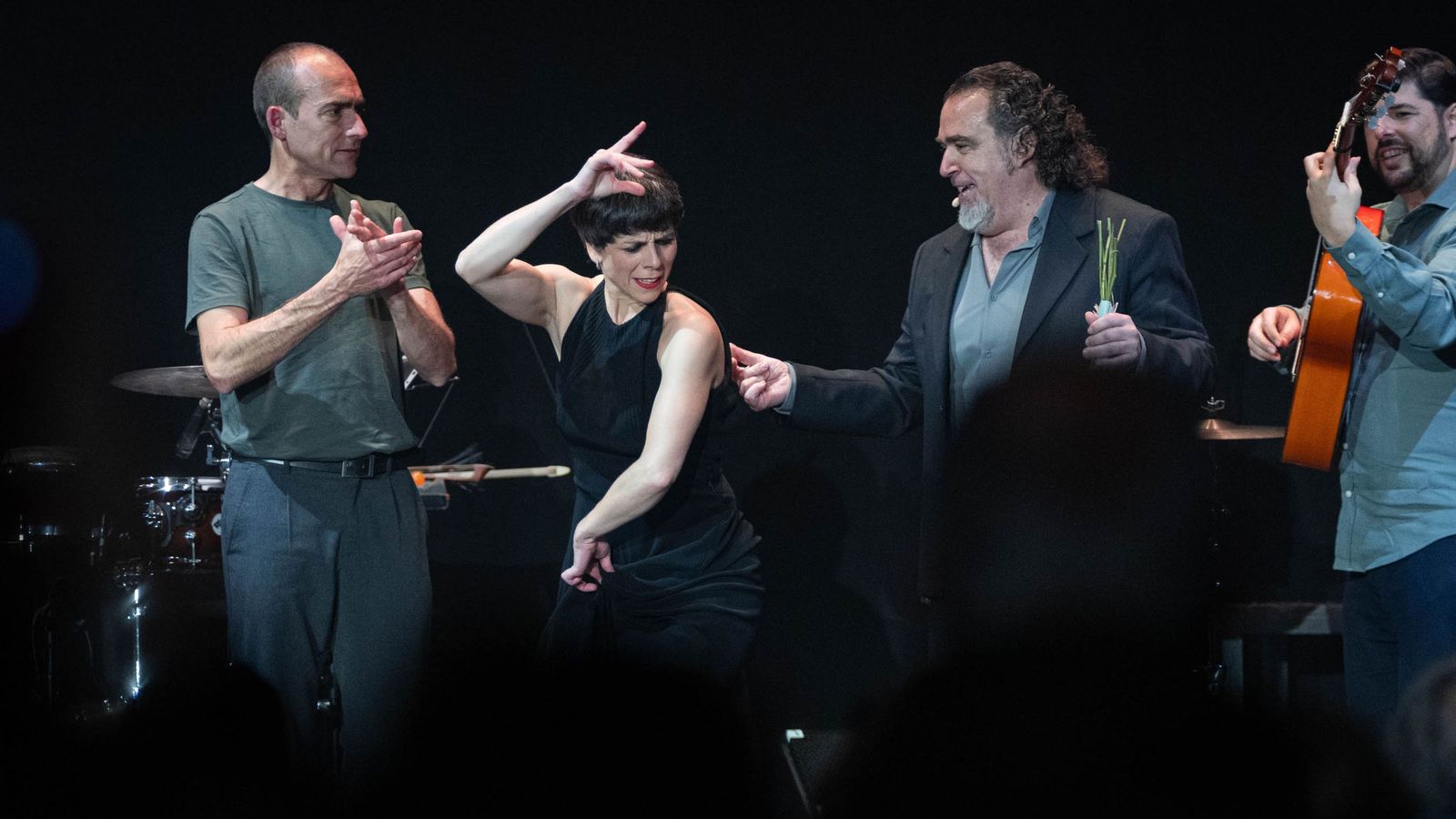 Leonor Leal y David Lagos, acompañados por la guitarra de Manuel Valencia.