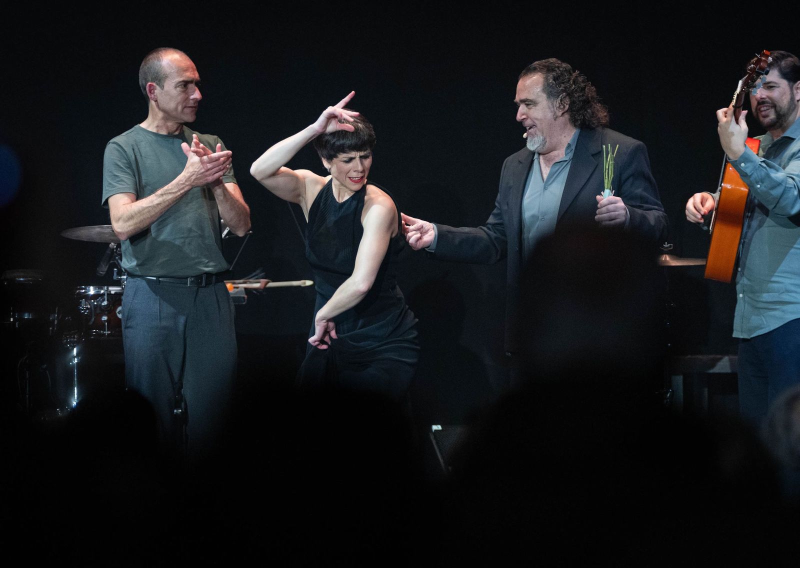 Leonor Leal y David Lagos, acompañados por la guitarra de Manuel Valencia .