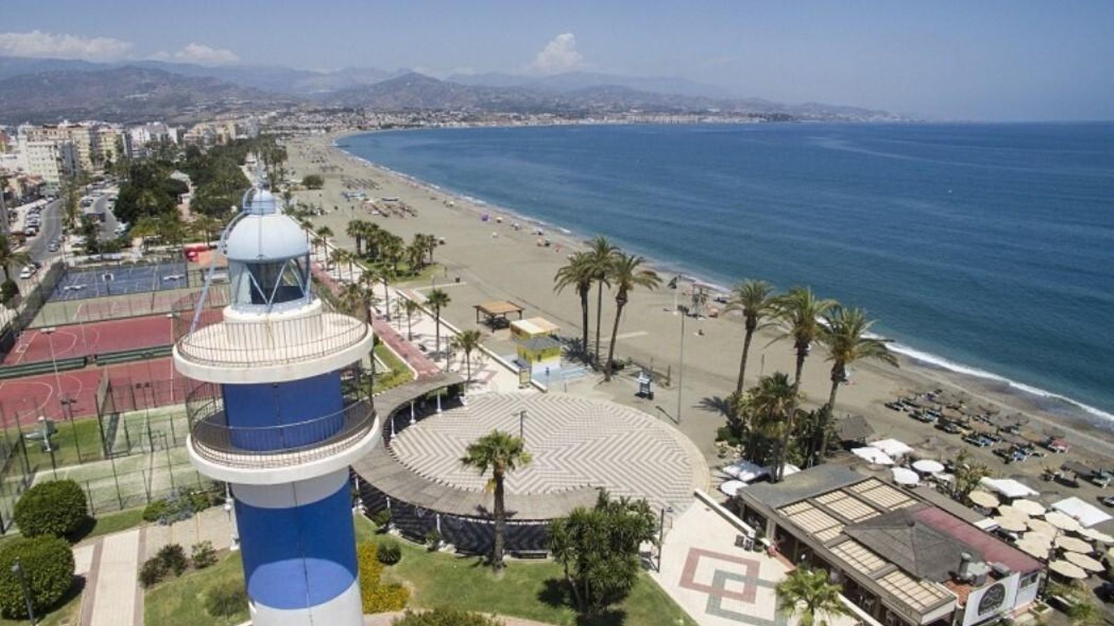 El faro de Torre del Mar es el último de una larga tradición farera en Vélez-Málaga.