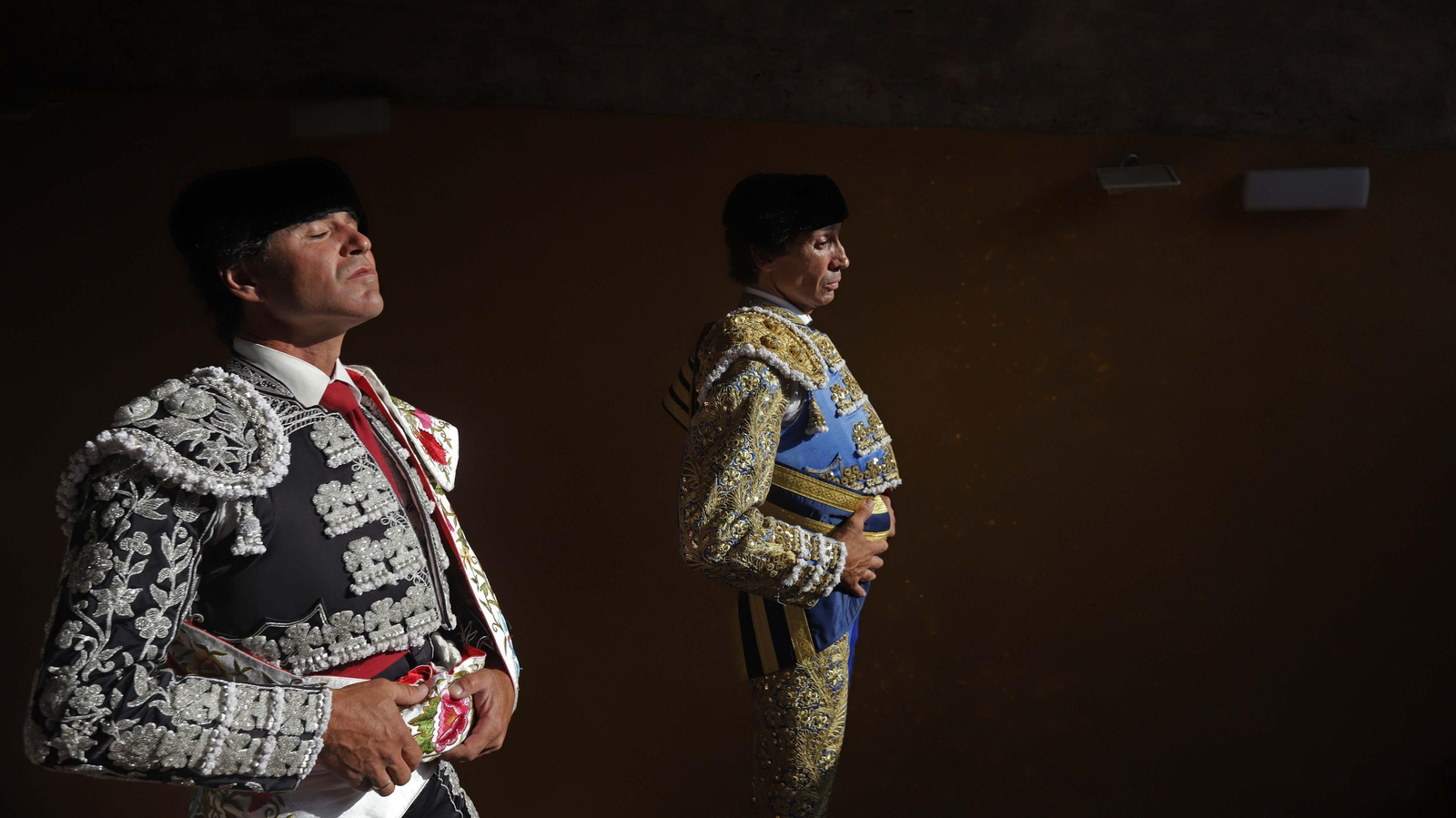 Fotos de la corrida del viernes de la Feria de La Línea: Curro Díaz, Manuel Escribano y David Galván