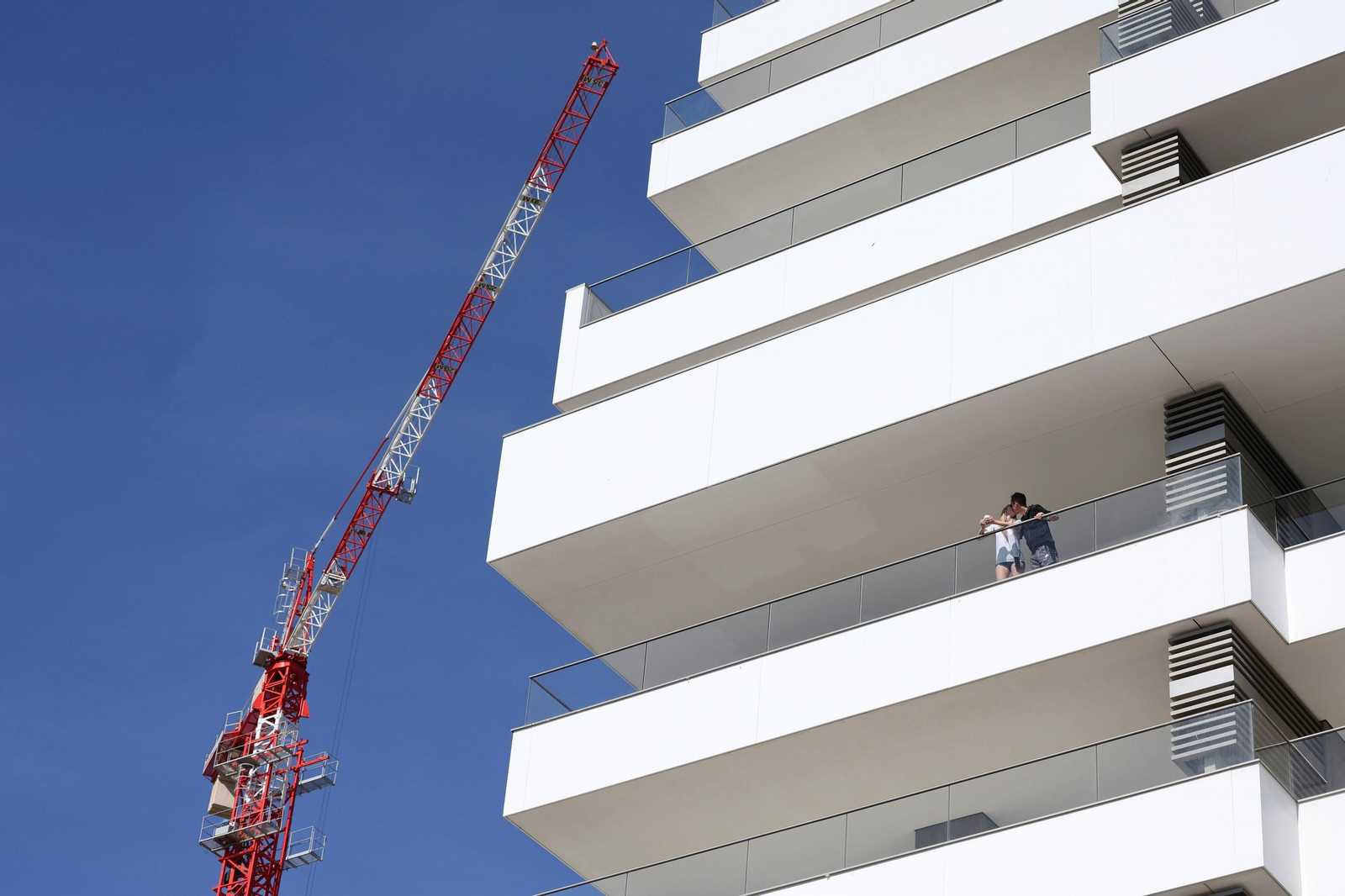 Así son los pisos de lujo de las torres de Sierra Blanca en Málaga, en fotos