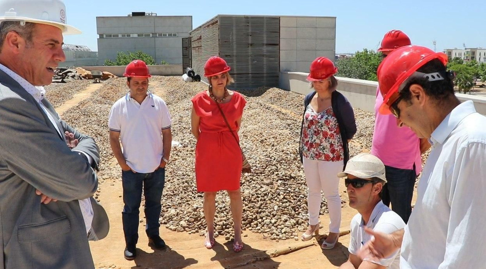 Responsables de la UHU visitando las obras.