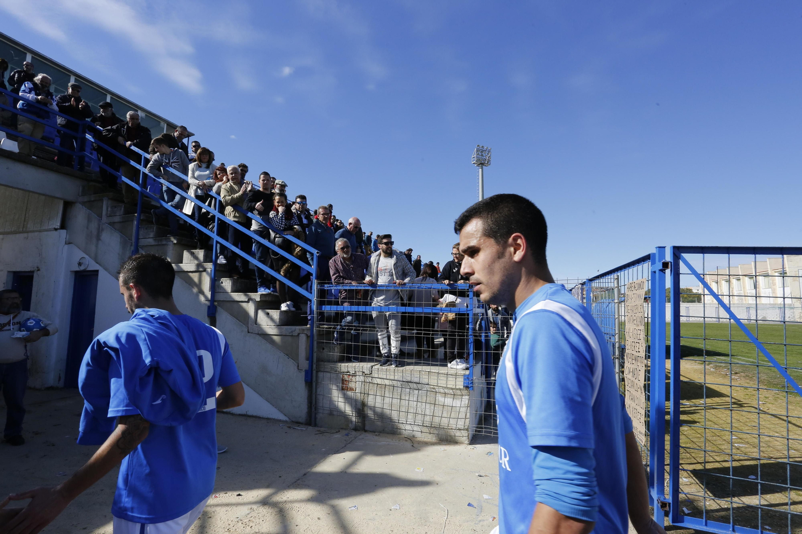 Vicente Vargas no paró de animar ni de dar instrucciones a sus jugadores desde la banda en La Juventud.