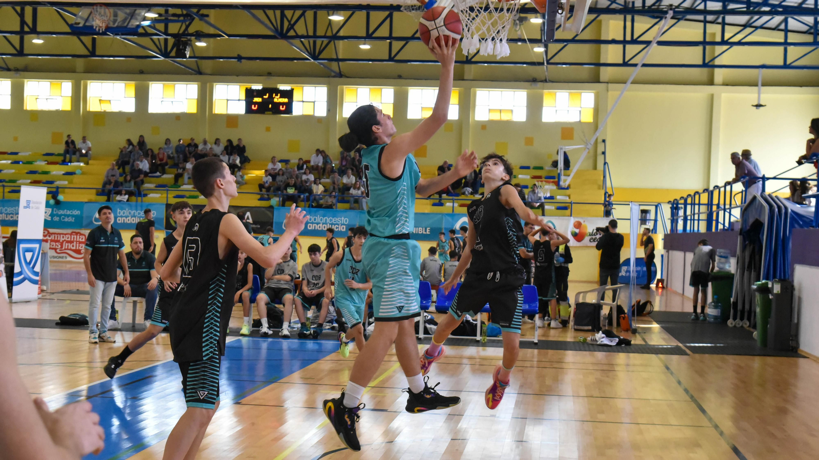 Las fotos de la tercera jornada del Andaluz infantil masculino de baloncesto en La Línea