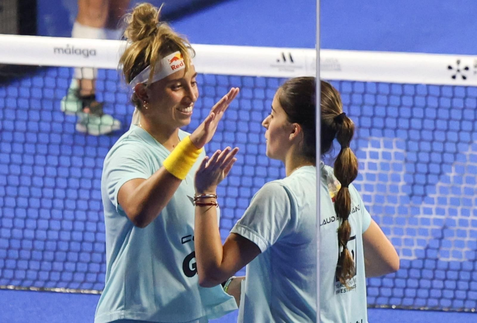 El adiós de la reina Carolina Navarro en Málaga
