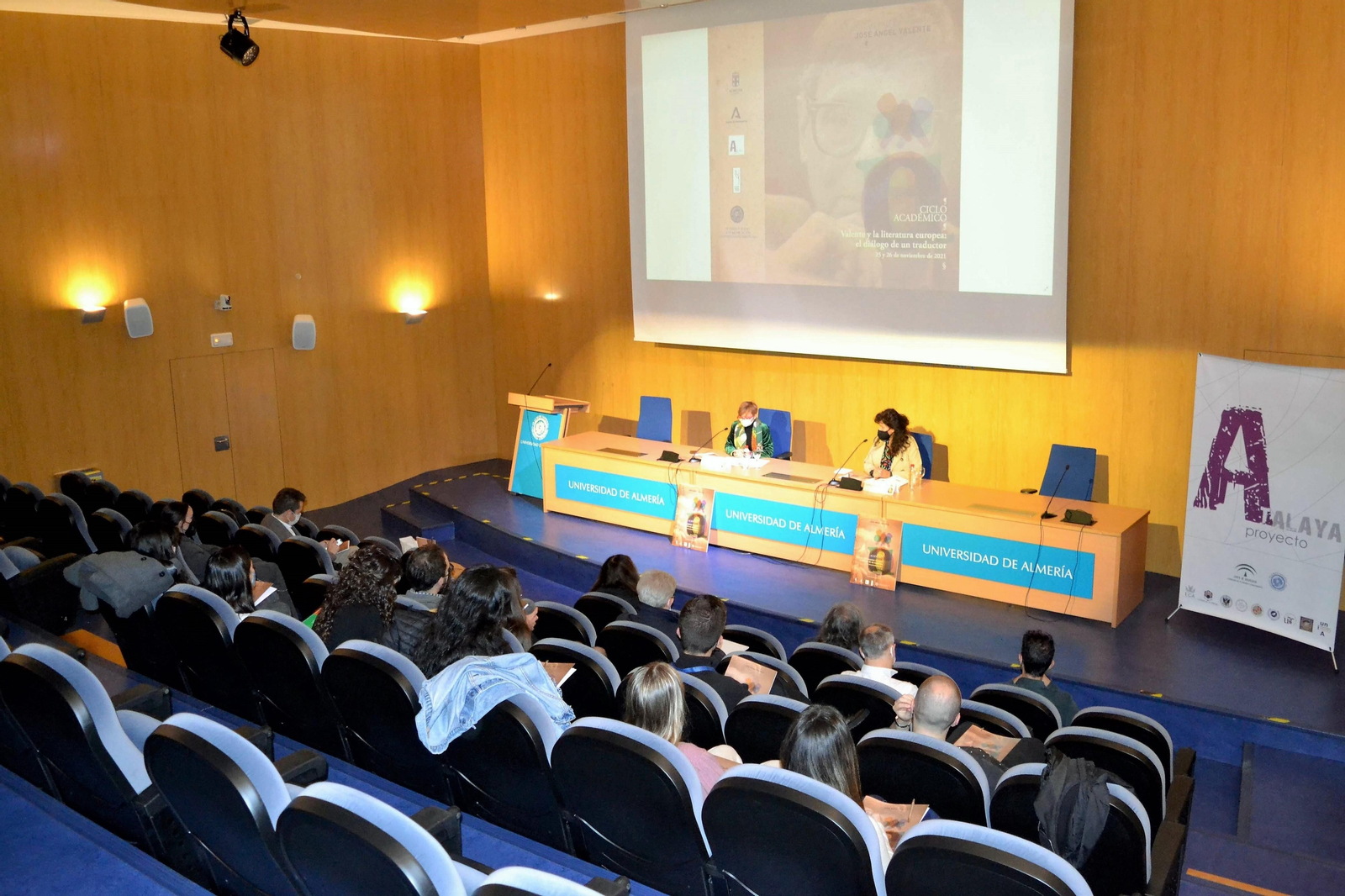 El ciclo académico en torno a Valente se ha llevado a cabo en la Universidad.