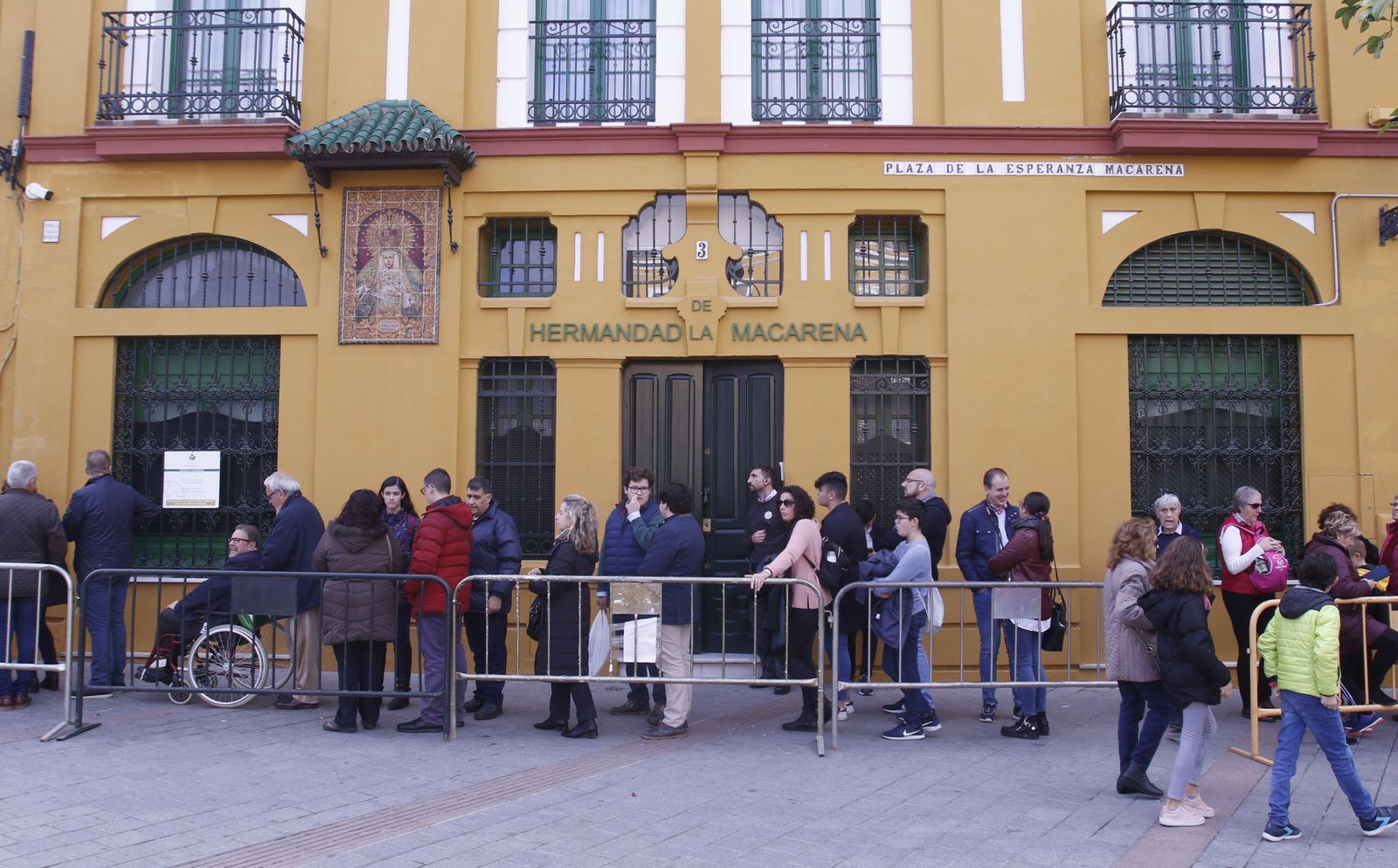Besamanos de Esperanza de Triana y Macarena