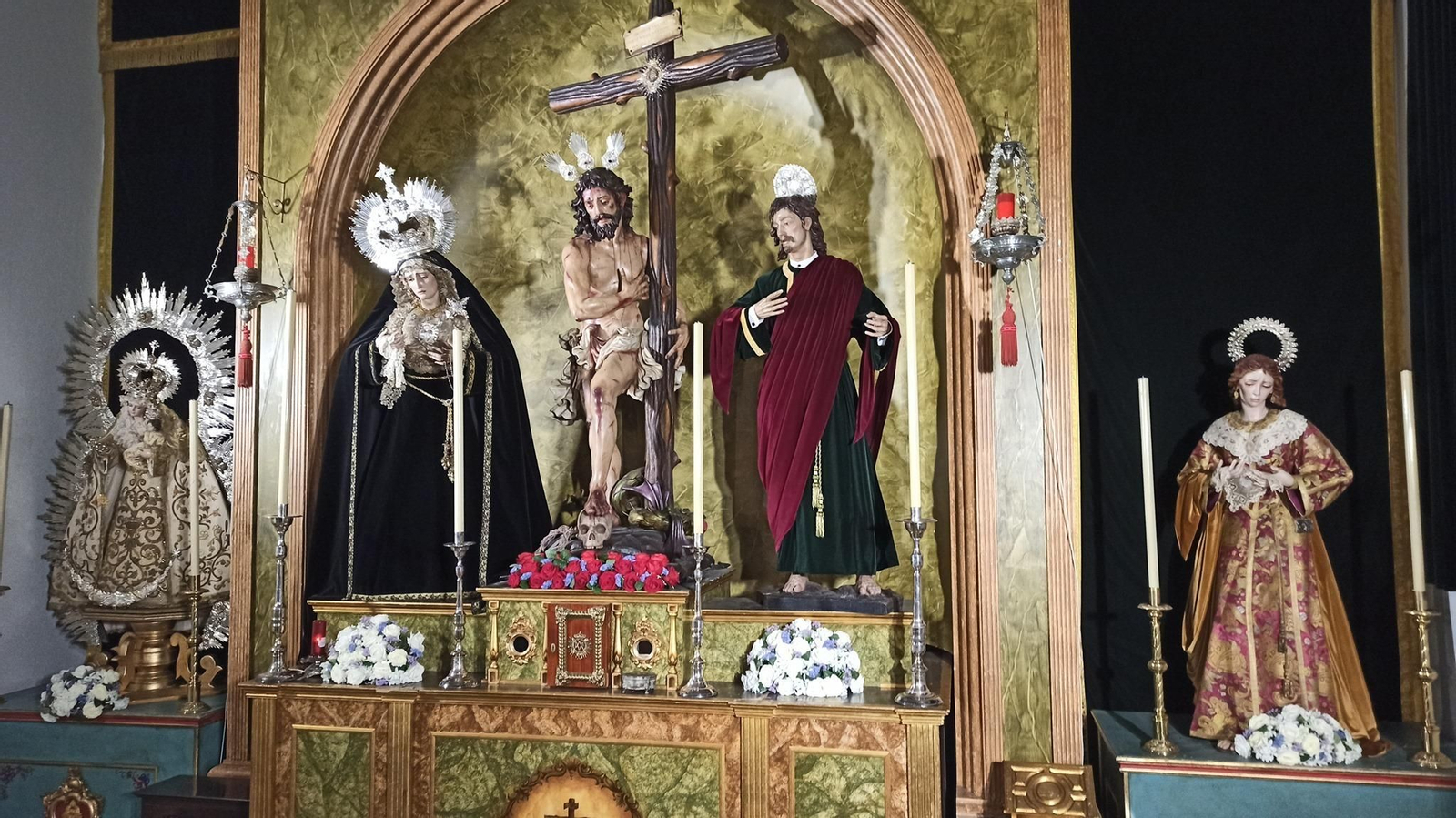 Los titulares de la Hermandad del Sol en su Capilla Sacramental Los titulares de la Hermandad del Sol en su Capilla Sacramental