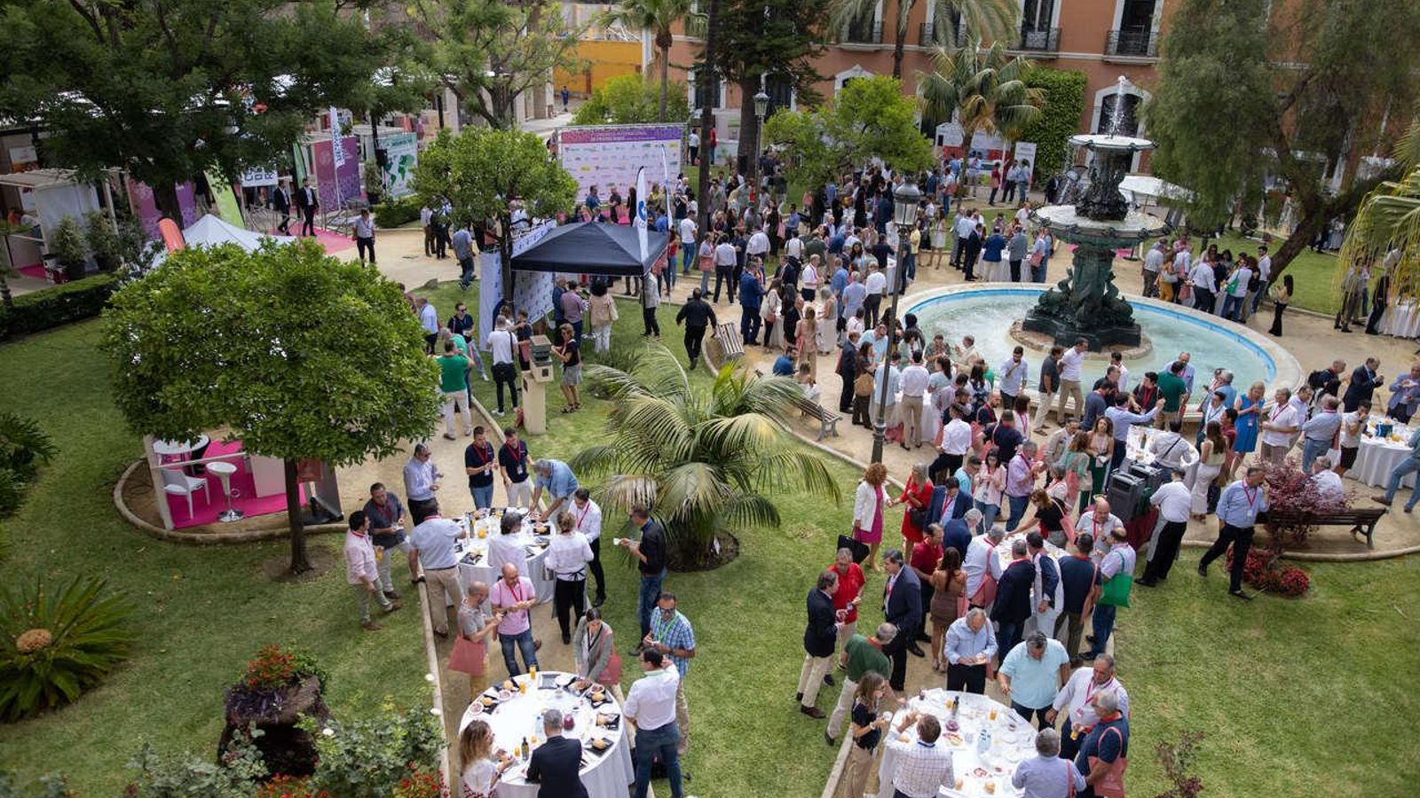 Patio de La Casa Colón en el Congreso de Frutos Rojos