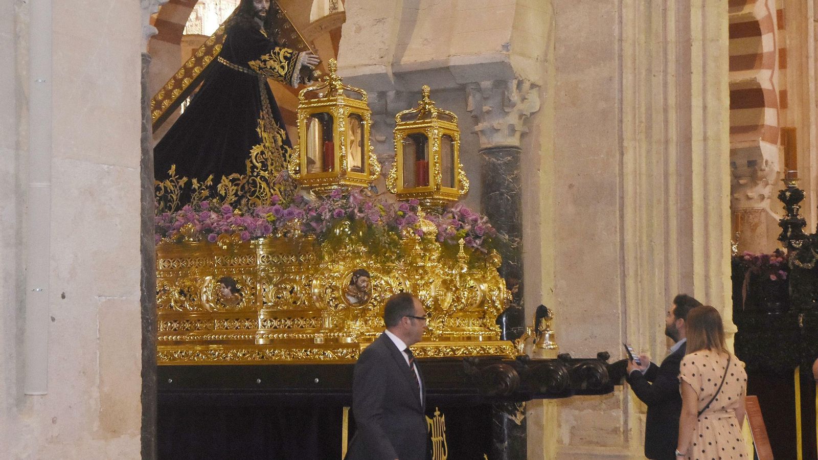 El Nazareno de Priego de Córdoba en la Catedral. El Nazareno de Priego de Córdoba en la Catedral.