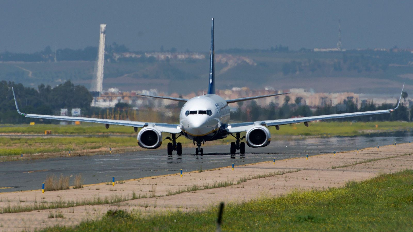 Vuelos internacionales y viajes entre comunidades.