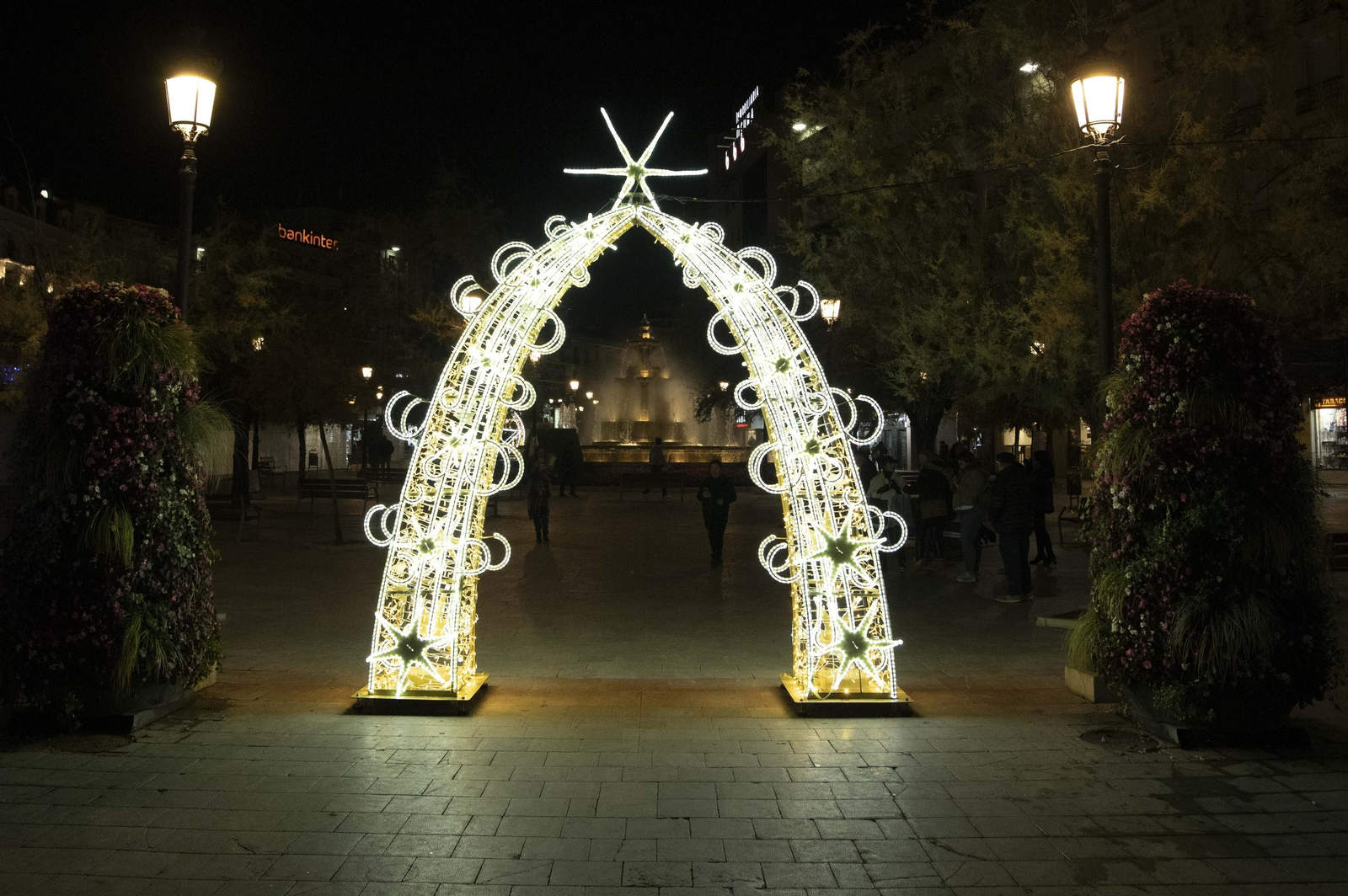 Granada enciende su Navidad: así lucen las calles