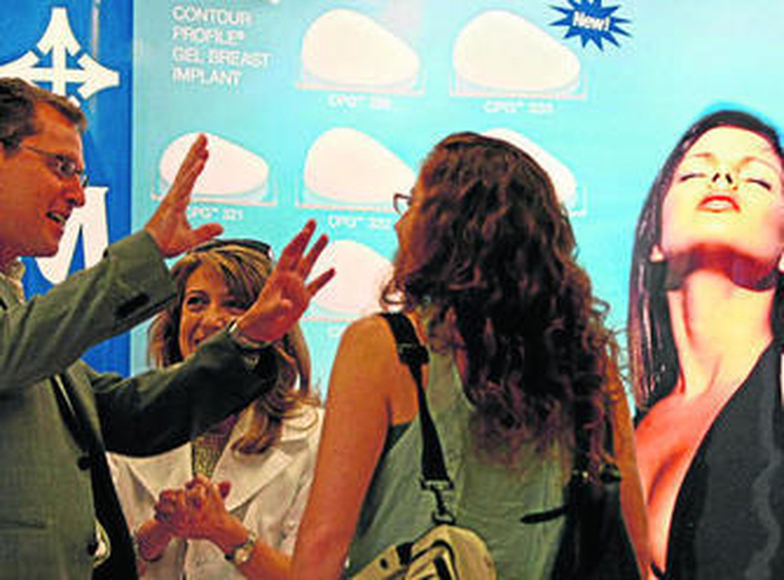 Profesionales de está especialidad quirúrgica durante un congreso profesional.