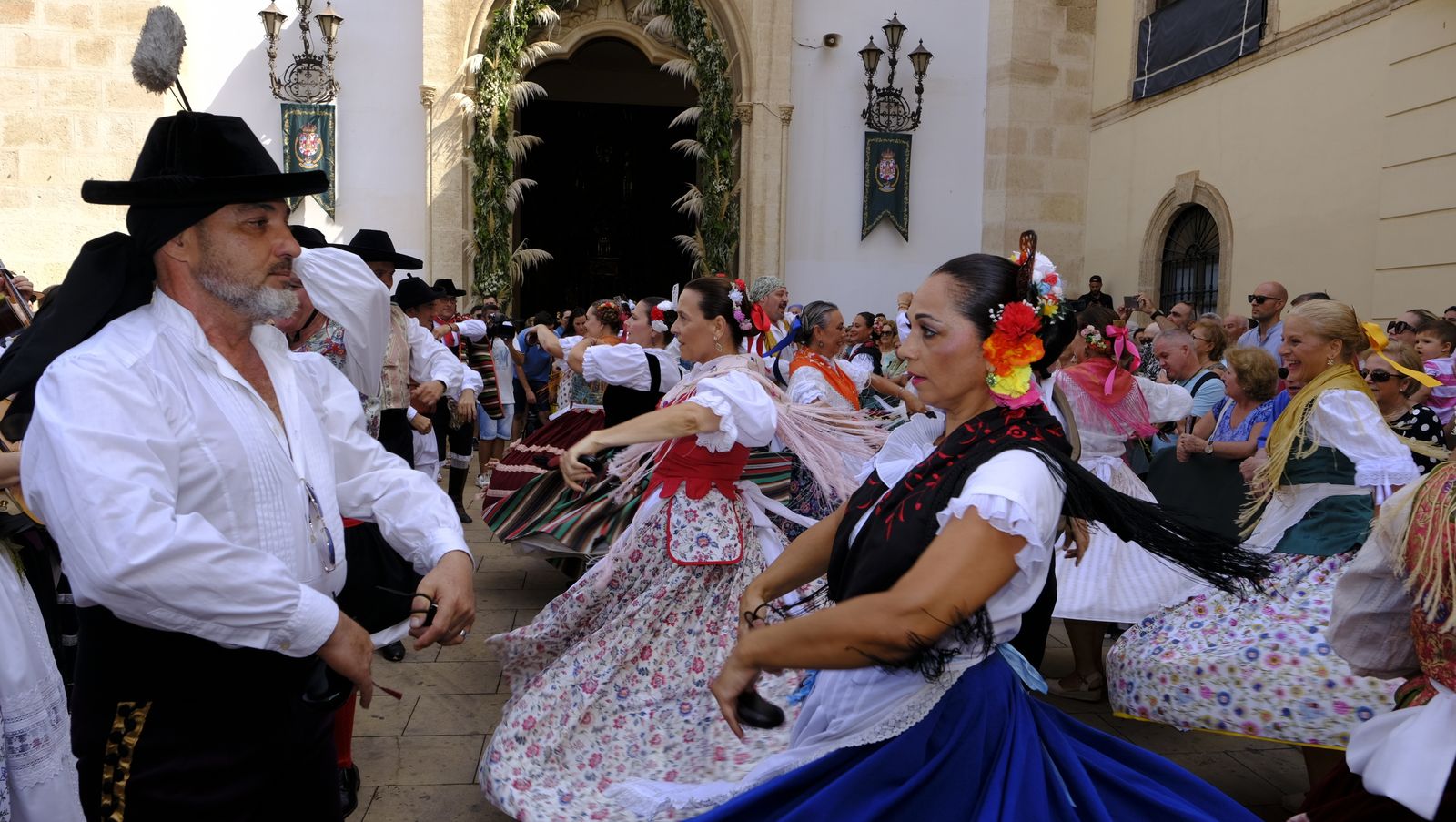 La ofrenda a la Virgen del Mar en imágenes