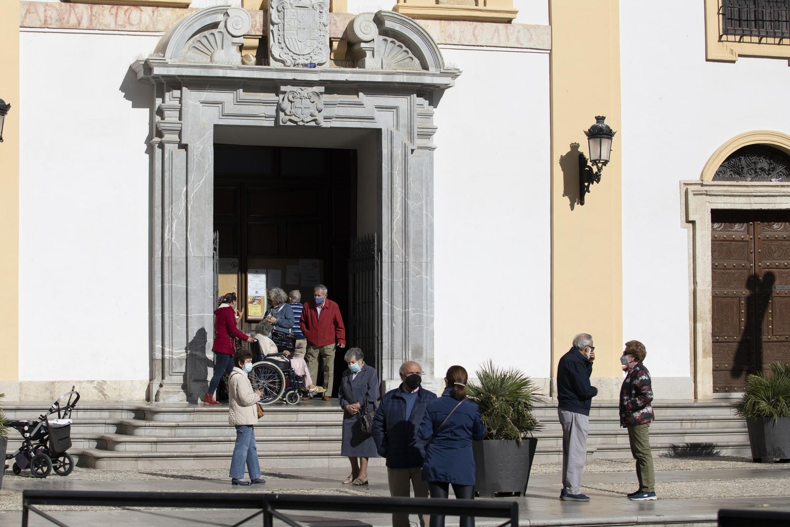 Fotos de cafeterías, parques y la 'Marcha Verde' vacía en el domingo de Granada