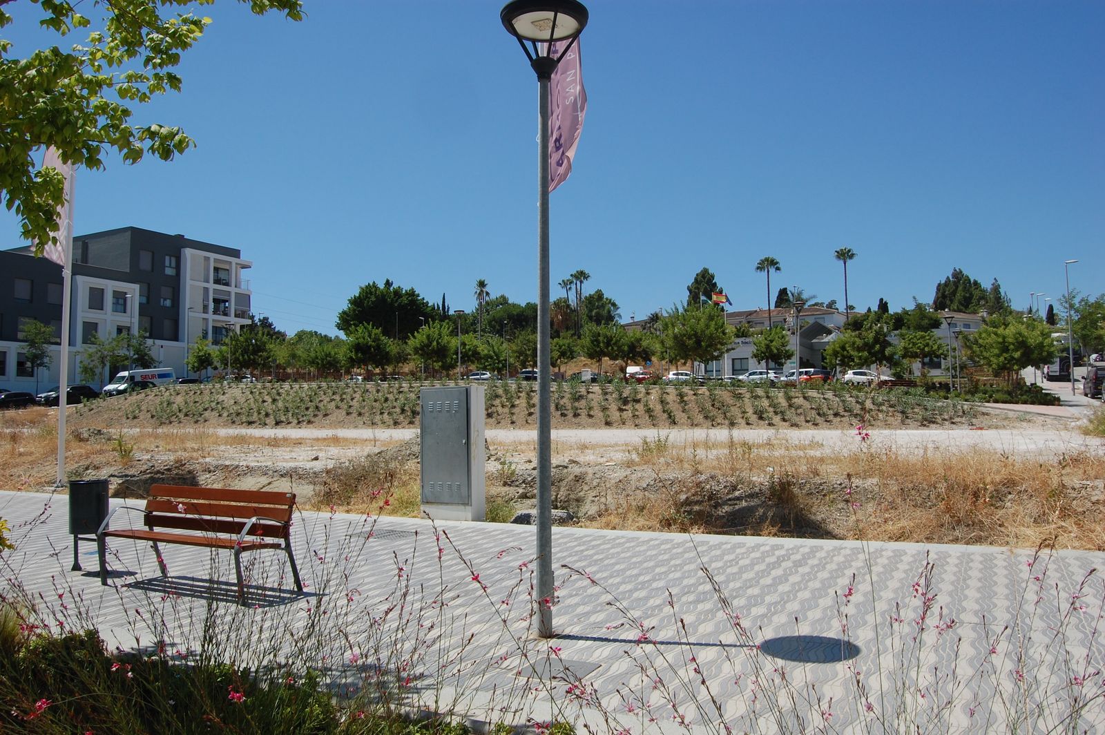 El solar en el que se edificará una promoción de 35 viviendas en la calle Pablo Ruiz Picasso de San Pedro.