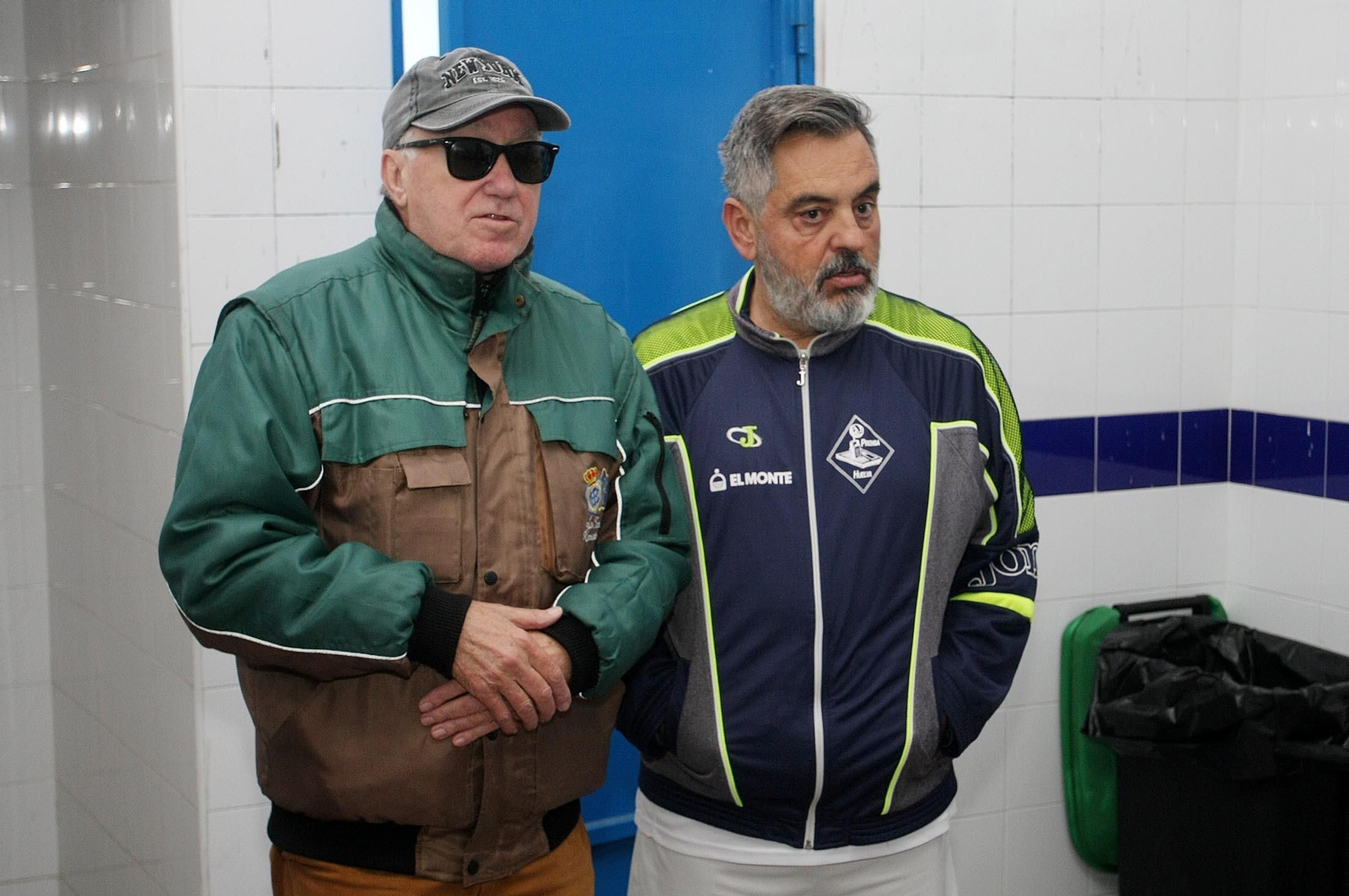 Imágenes del partido homenaje a los árbitros históricos de fútbol de Huelva