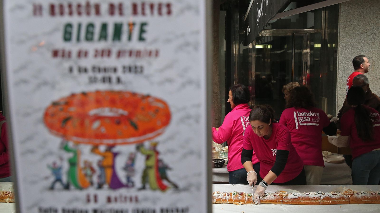 Fotos del II Roscón de Reyes gigante en Algeciras