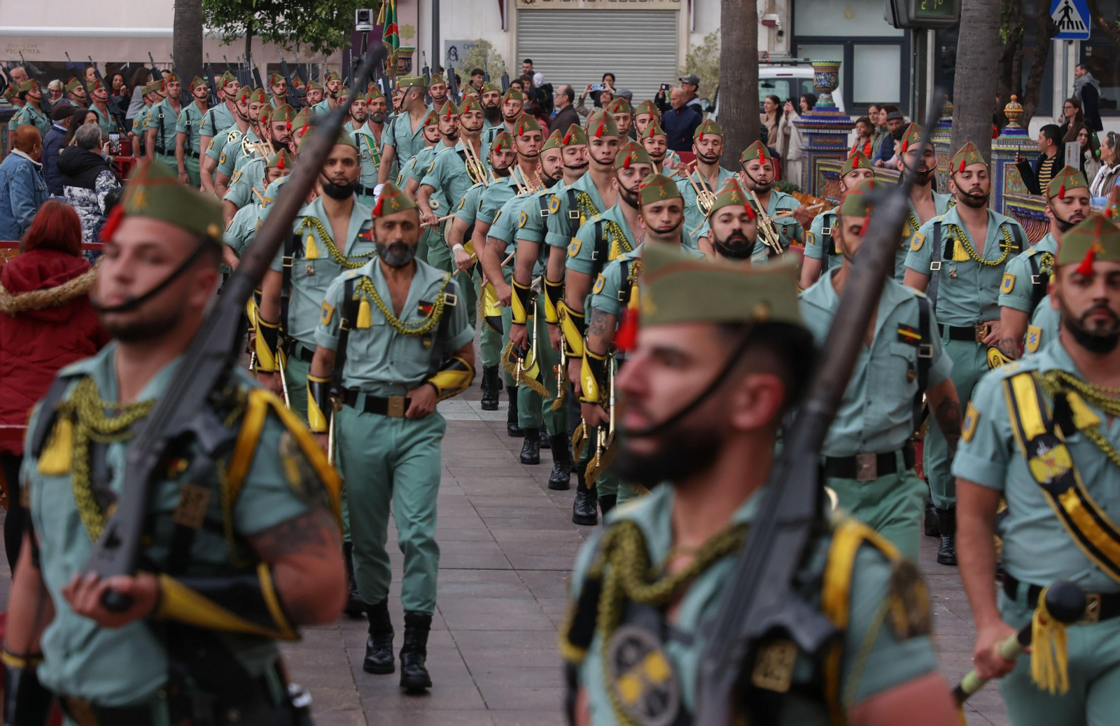 Fotos del Lunes Santo en Algeciras: Desfile de la Legión
