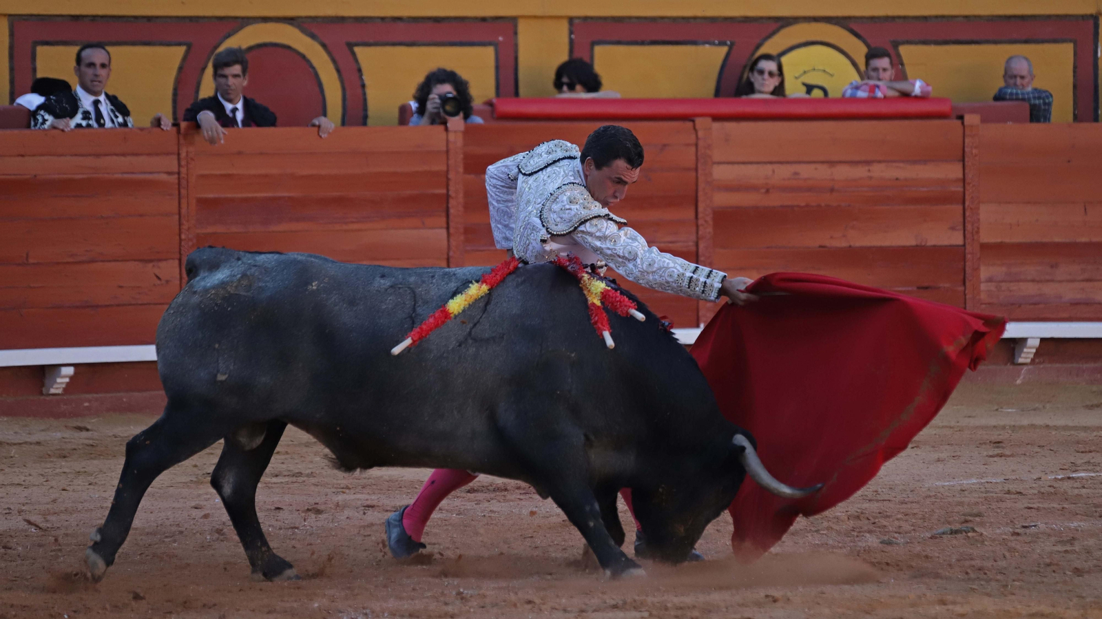 Fotos de la corrida del sábado de la Feria Taurina de Algeciras: Ferrera, Chacón y López Simón