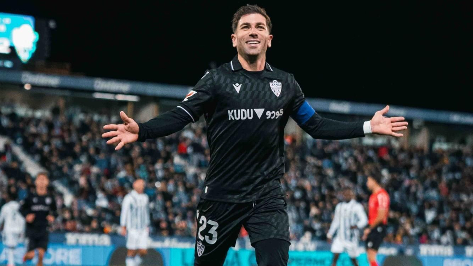 Adrián Embarba, la sonrisa del equipo almeriense.