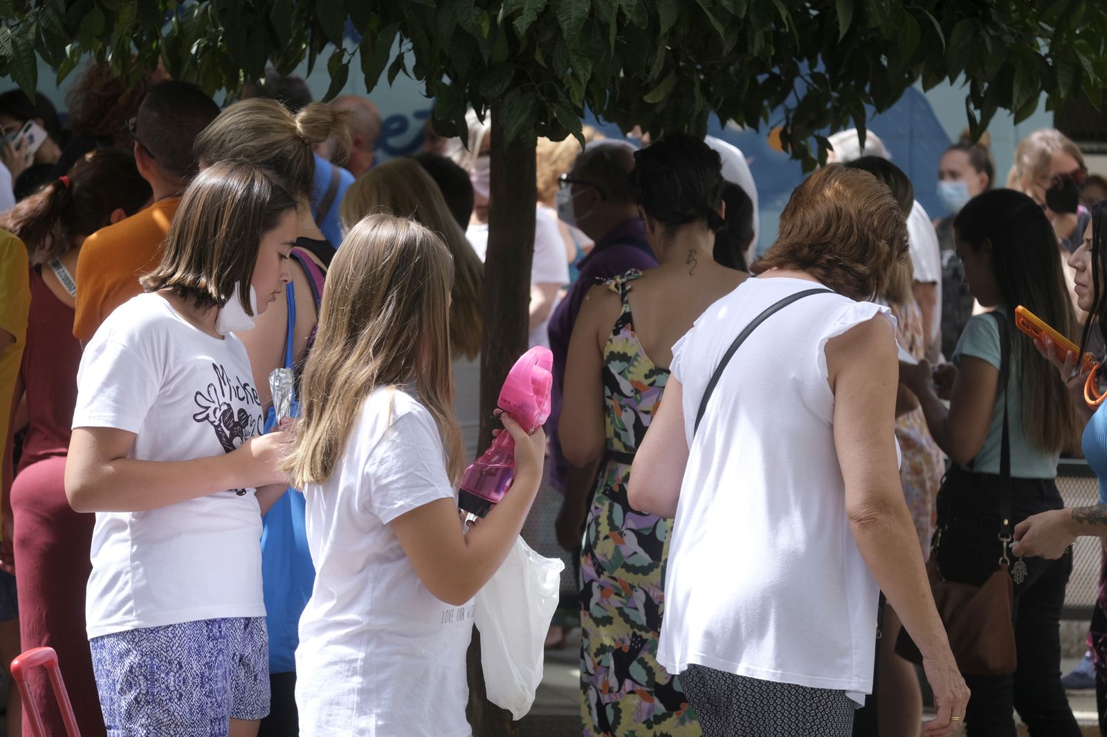 Protesta en el colegio Mediterráneo de Córdoba por los problemas de climatización, en imágenes