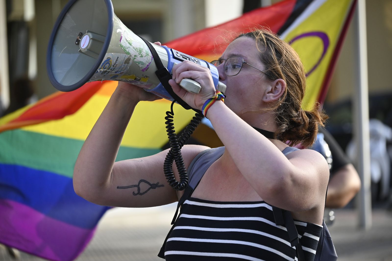 Las mejores imágenes de la manifestacióndel del Orgullo LGTBI en Huelva