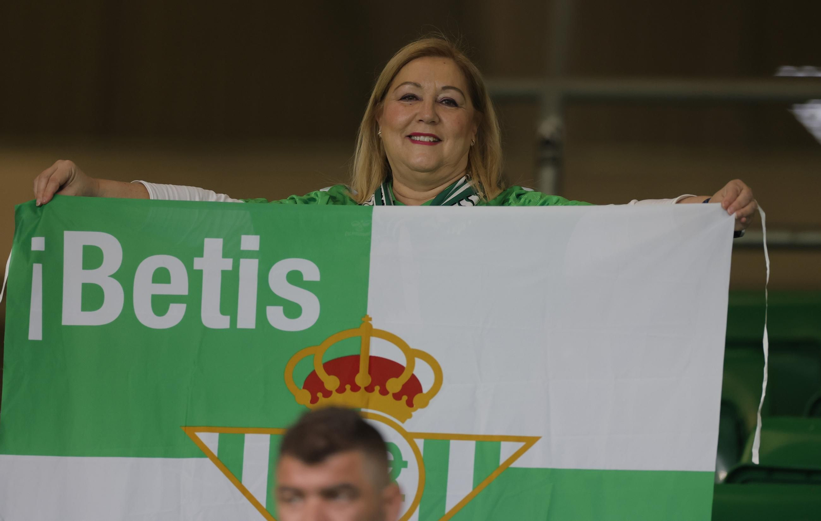 Búscate en las fotos del Betis - Jagiellonia