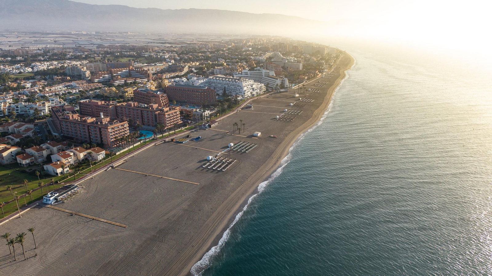 Panorámica de Playa Serena, en Roquetas de Mar.