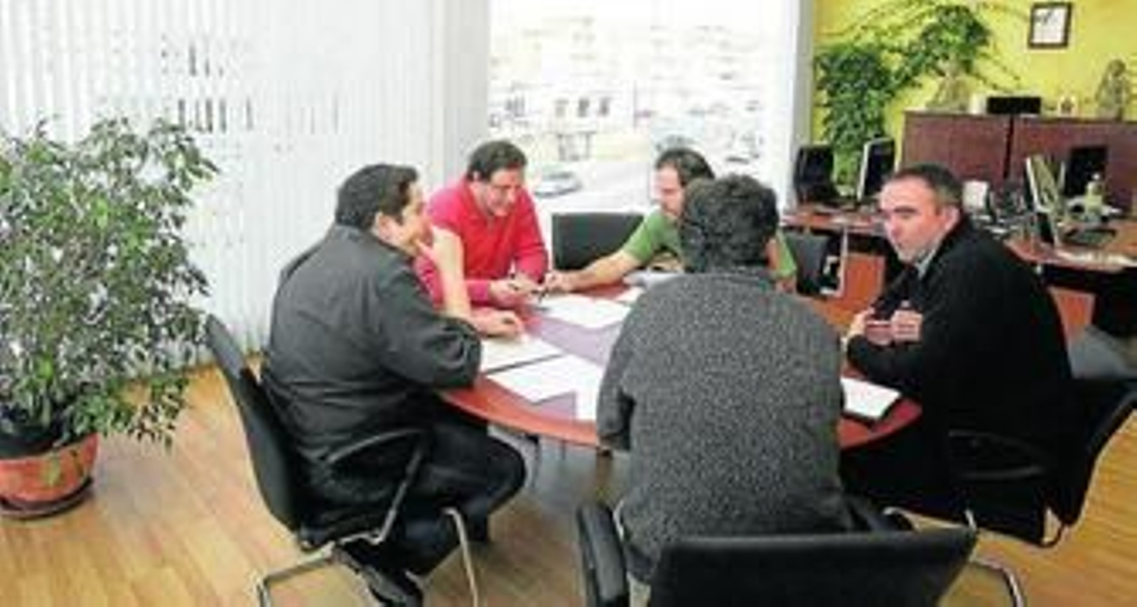 El presidente, Felipe Andrés Ruiz, y el consejero delegado, José Antonio Andrés Ruiz, al fondo de la mesa. El presidente, Felipe Andrés Ruiz, y el consejero delegado, José Antonio Andrés Ruiz, al fondo de la mesa.
