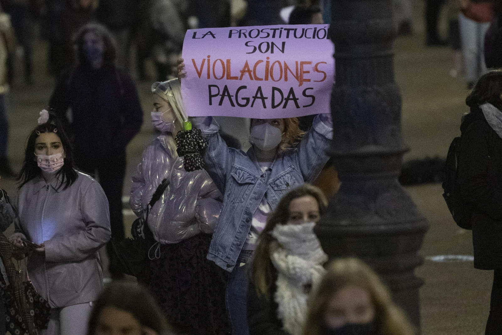 Las mejores imágenes de la manifestación feminista del 8M en Granada este 2021
