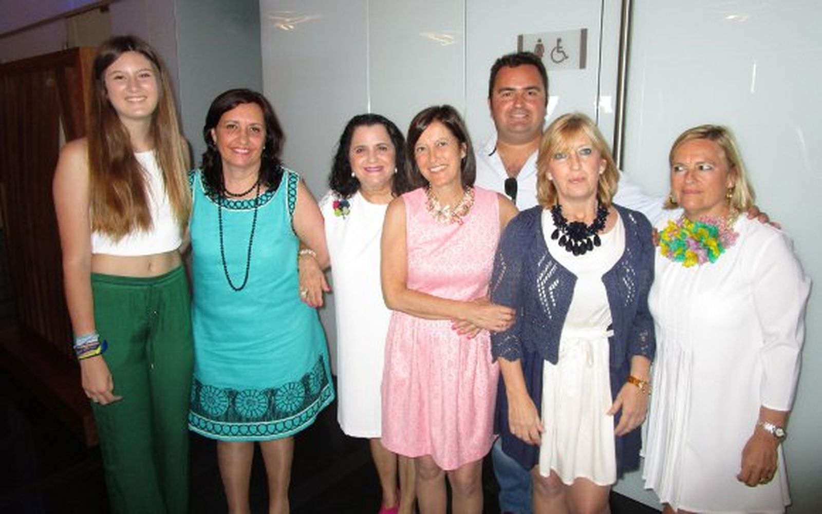 María Gutiérrez, Conchi Vargas, Conchi Sánchez, Mamen, Nina y Ana Gómez, y Keko Romero Sánchez.

Foto: Ignacio Casas de Ciria