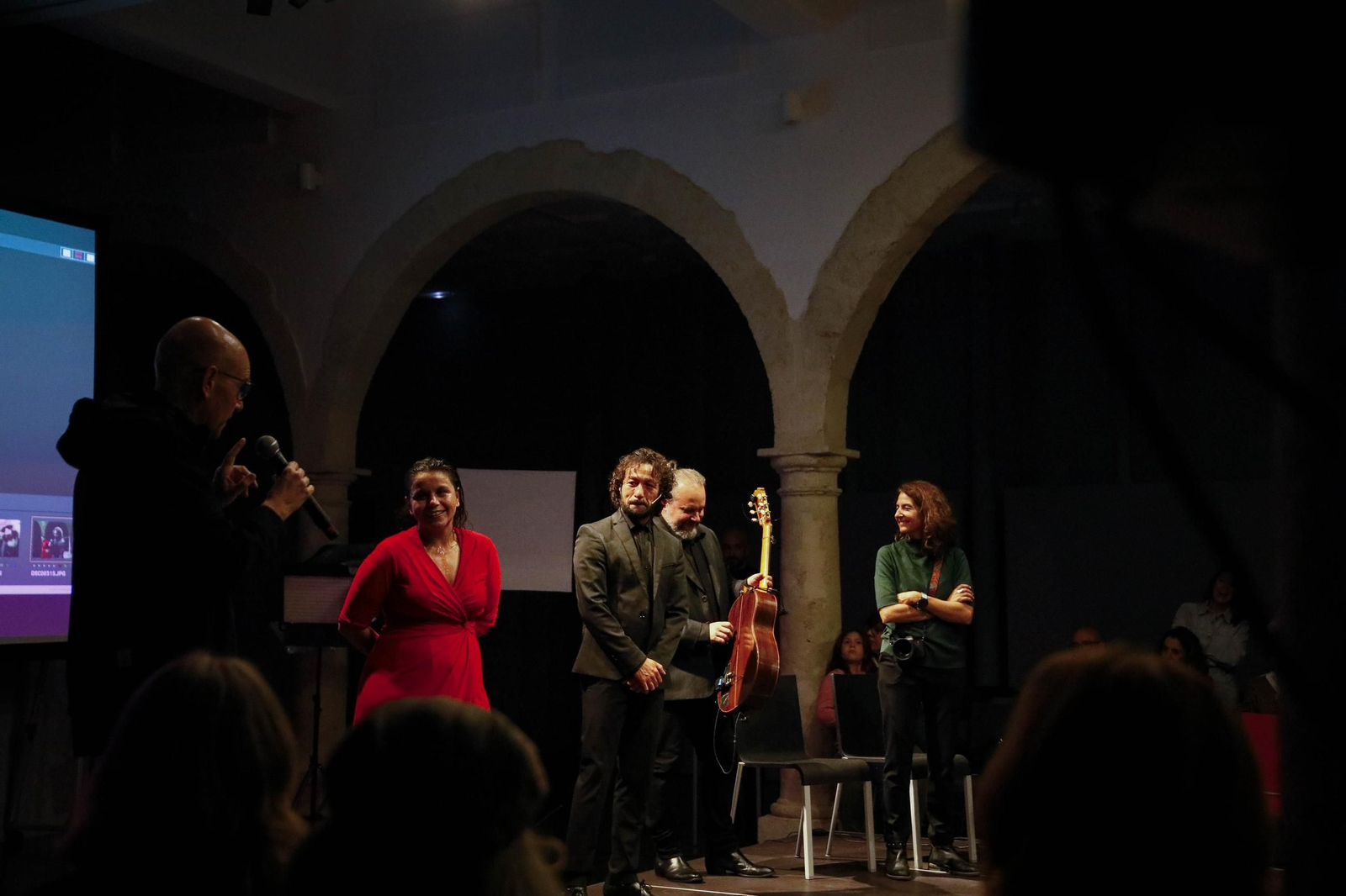 El Centro Andaluz de la Fotografía de Almería presenta el calendario 2025 con la actuación de la bailaora María Moreno, en imágenes