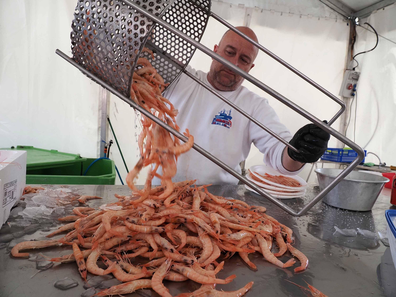 El espectacular ambiente de la Feria de la Gamba de Punta Umbría, en imágenes