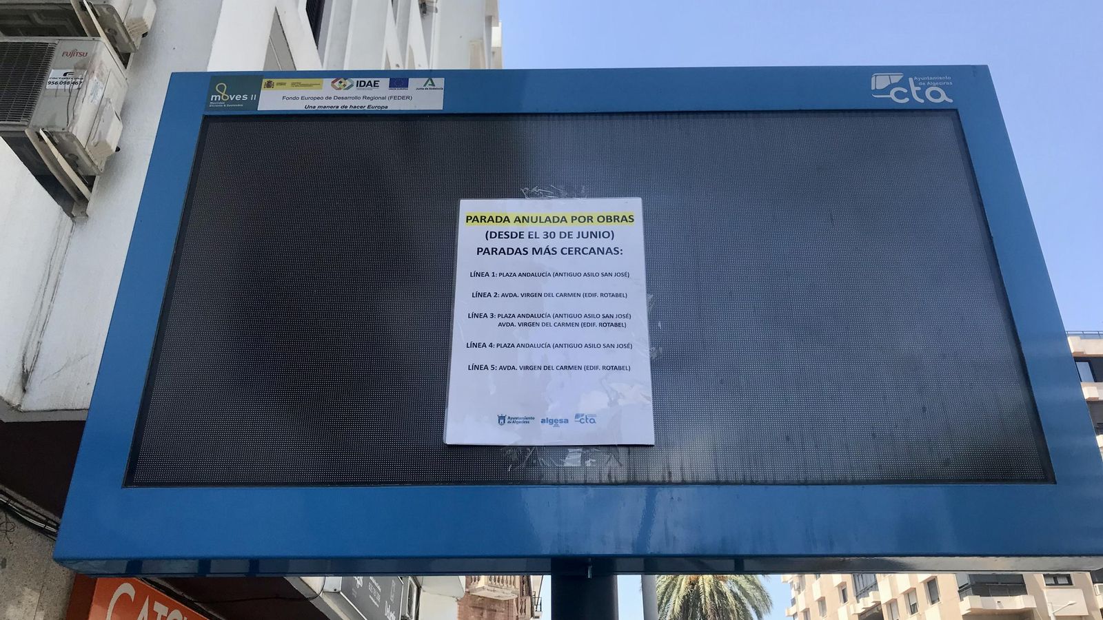 Paradas alternativas: una cuesta arriba de 400 metros hasta la Plaza Andalucía, y otra cuesta abajo de 350 hasta el edificio Rotabel, en la avenida Virgen del Carmen. Paradas alternativas: una cuesta arriba de 400 metros hasta la Plaza Andalucía, y otra cuesta abajo de 350 hasta el edificio Rotabel, en la avenida Virgen del Carmen.