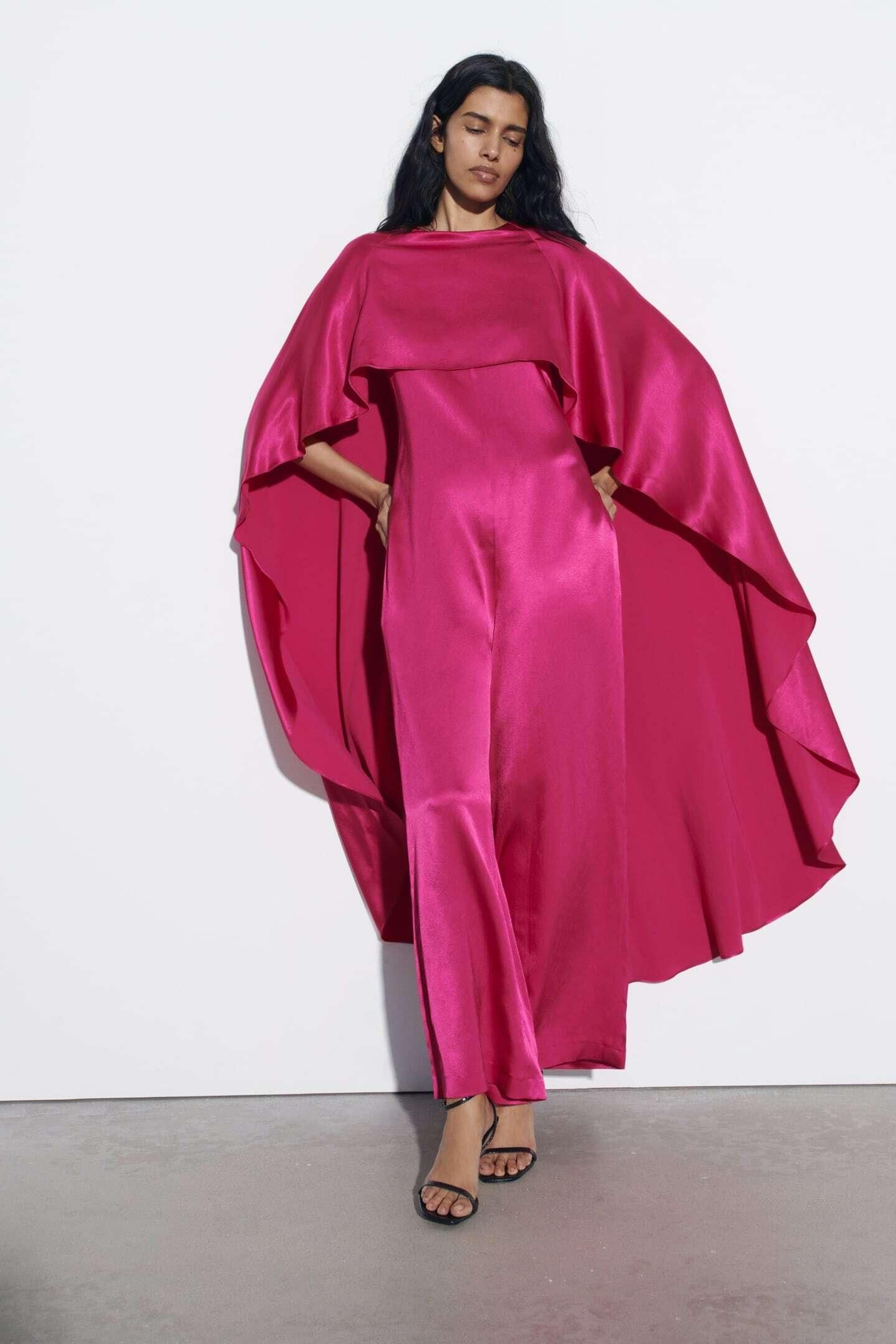 Mono con capa de Zara.