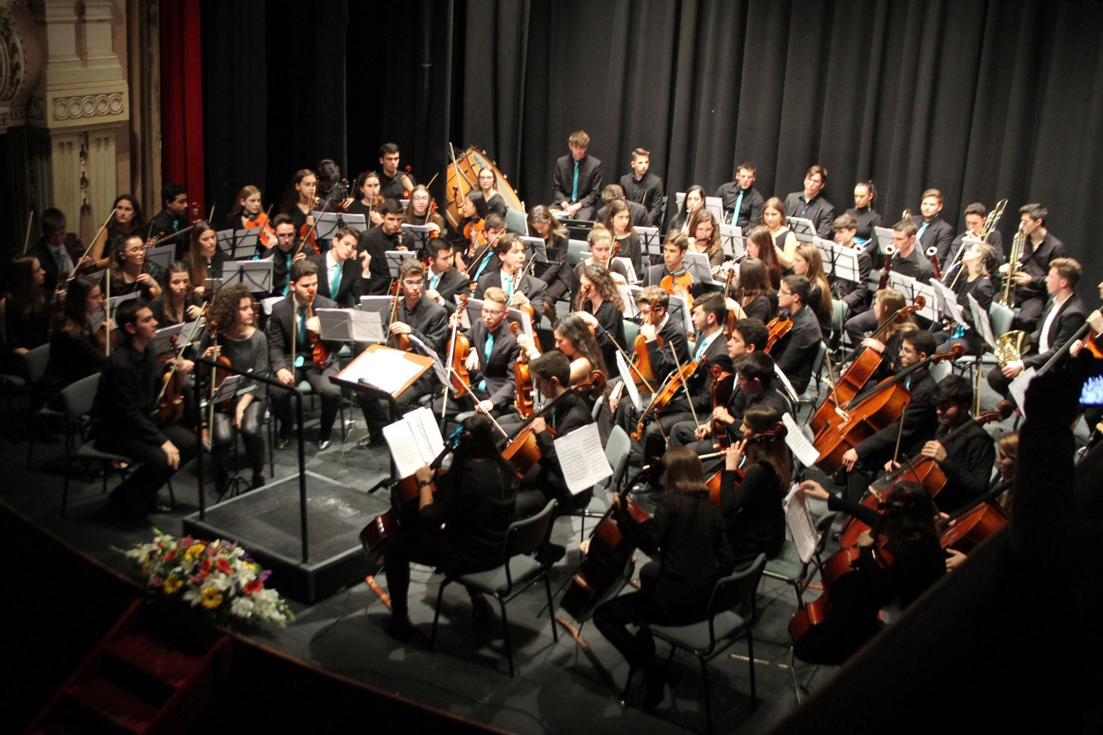 La Asociación de Industrias Químicas, Básicas y Energéticas de Huelva (Aiqbe) organiza un concierto que corre a cargo de la Orquesta Sinfónica del Conservatorio Profesional de Música de Huelva 'Javier Perianes'