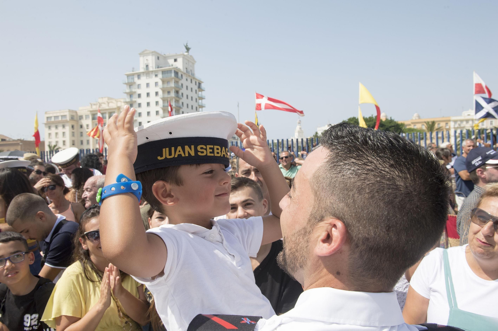 Imágenes de la llegada del 'Juan Sebastián de Elcano' a Cádiz.