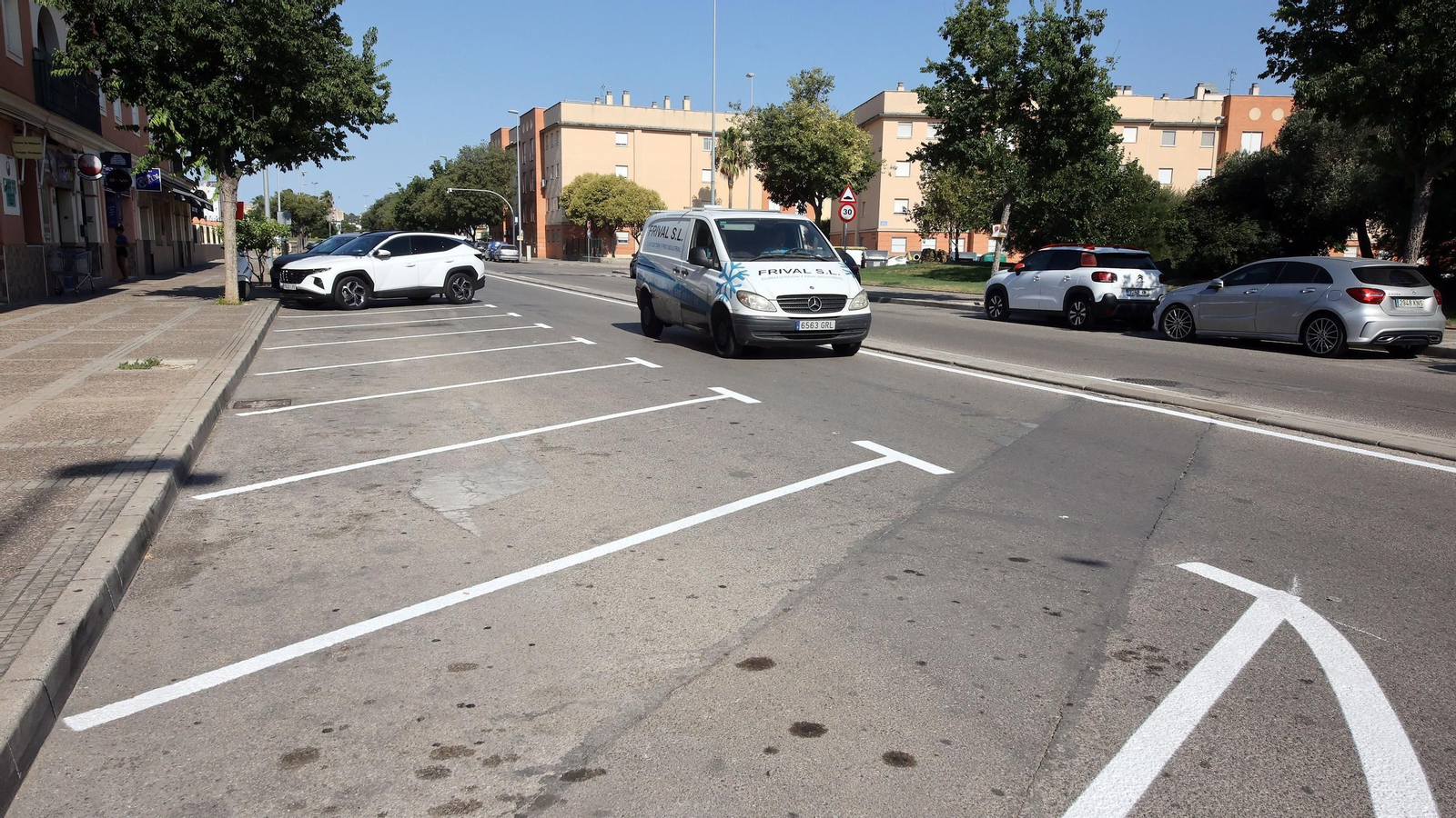 Nuevos aparcamientos en batería en García Caparrós.
