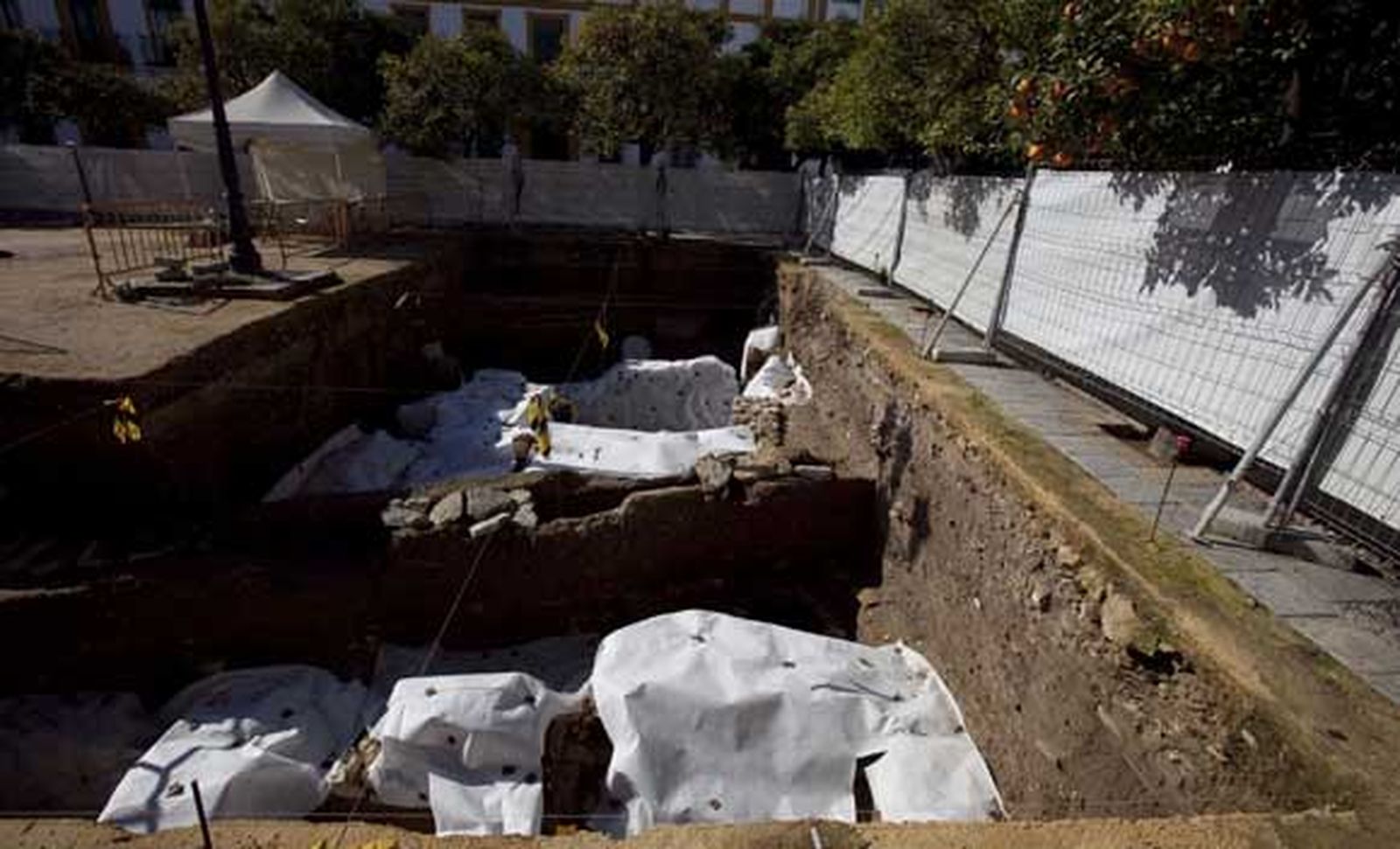 Ampliadas en una tercera fase las excavaciones en el Patio de Banderas