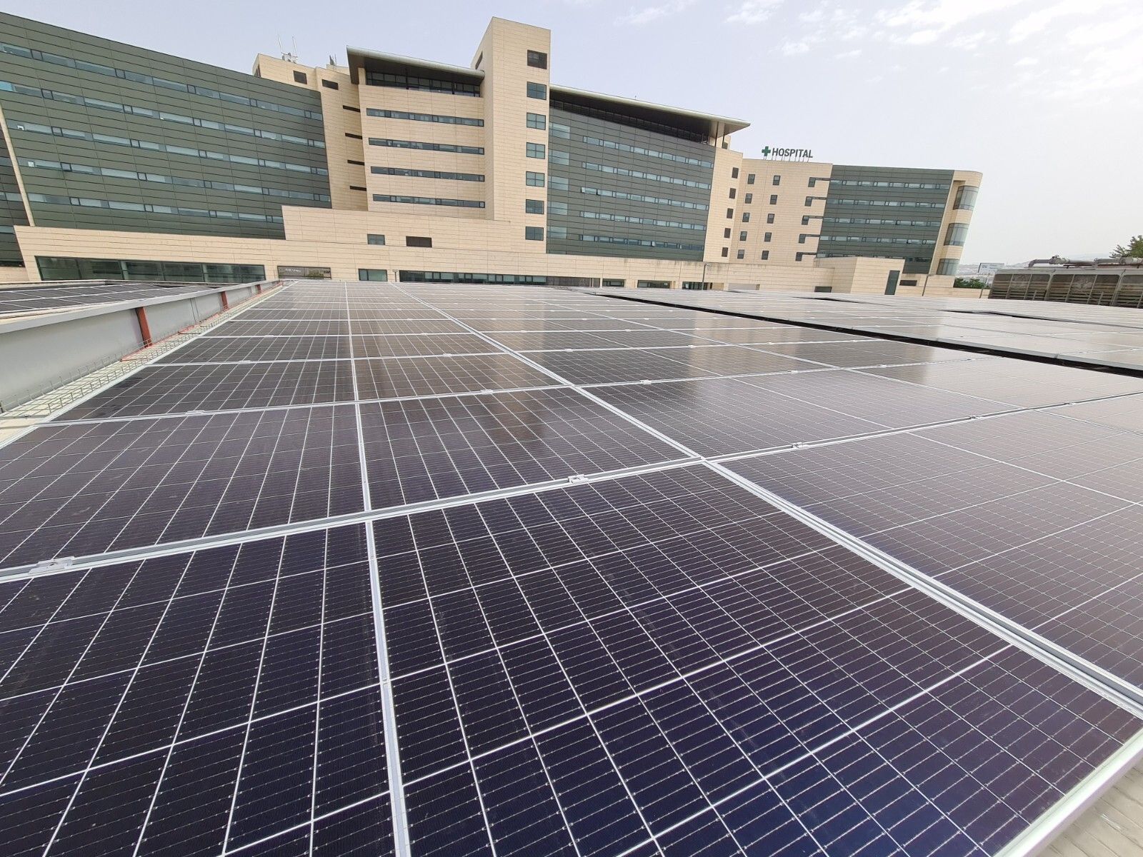 El Hospital San Cecilio de Granada cuenta con una nueva planta fotovoltaica