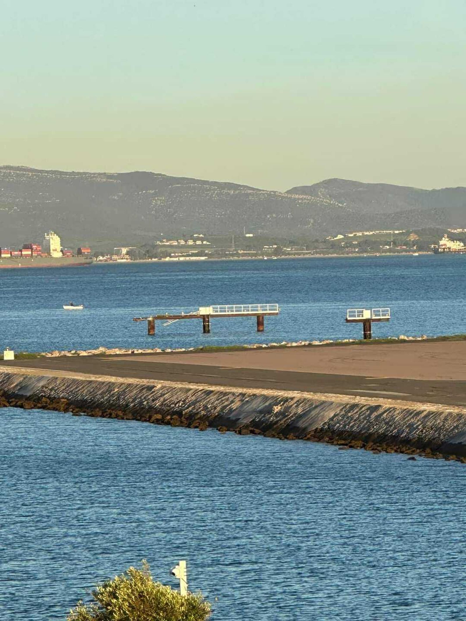 Desperfectos de la patrullera de la Guardia Civil Río Belelle