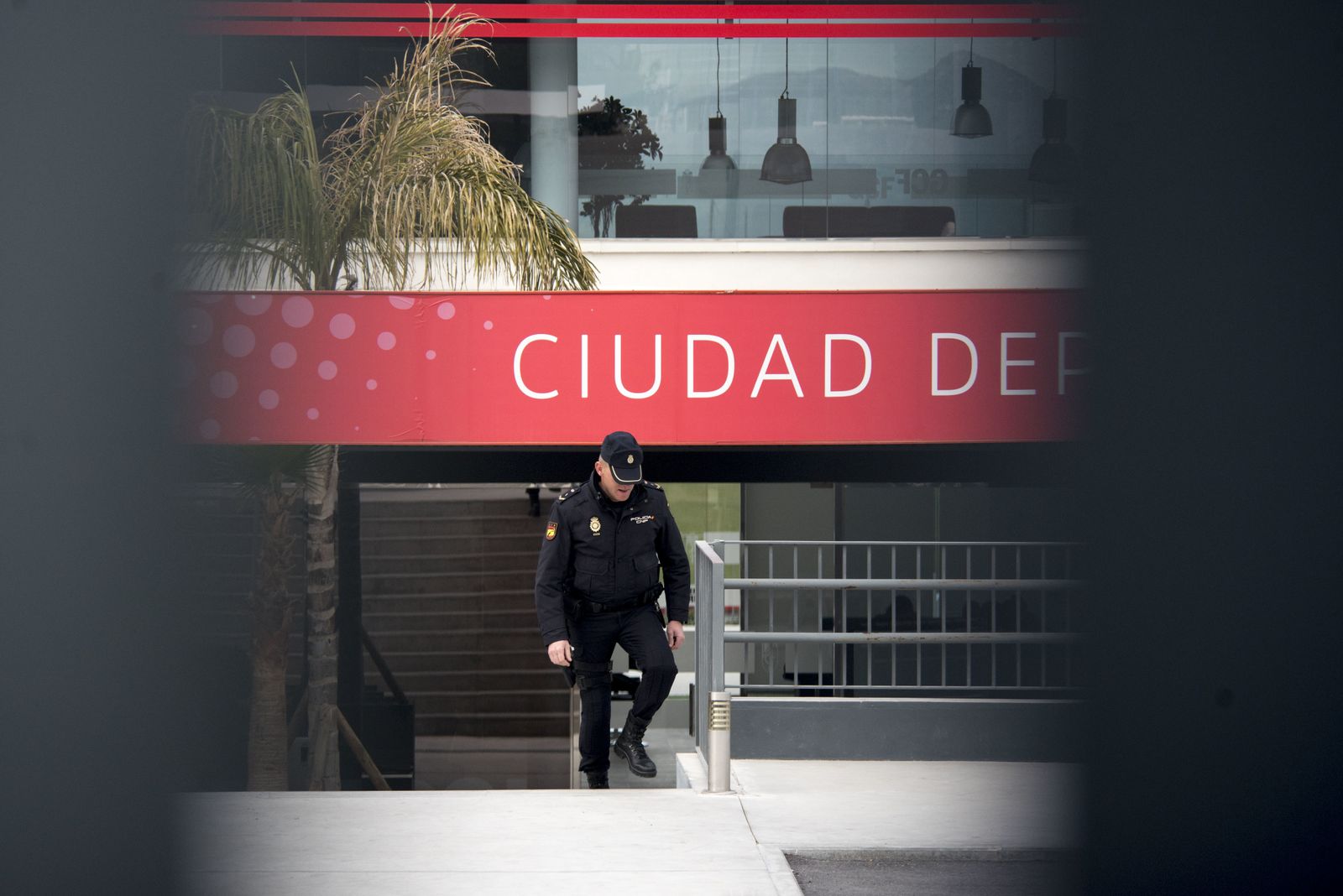 La Policía ha realizado varios registros en Los Cármenes, del Granada CF