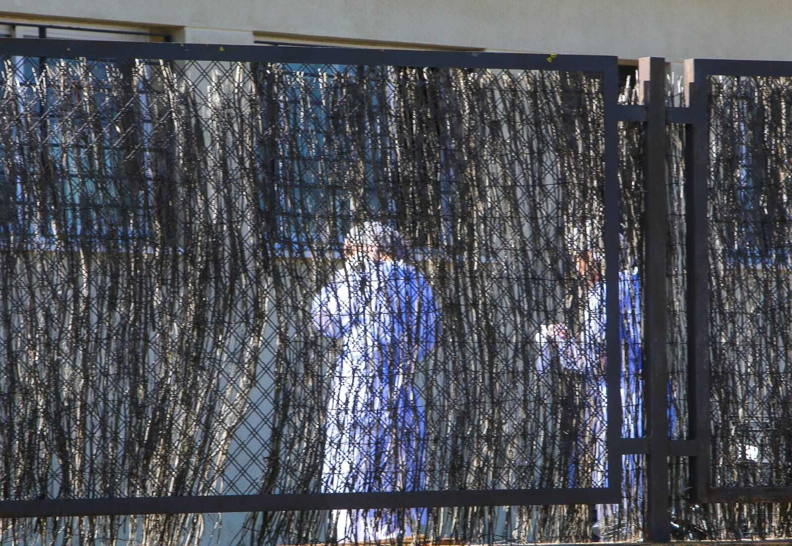 Personal de la residencia en el interior de las instalaciones, en una imagen de hace unos días.